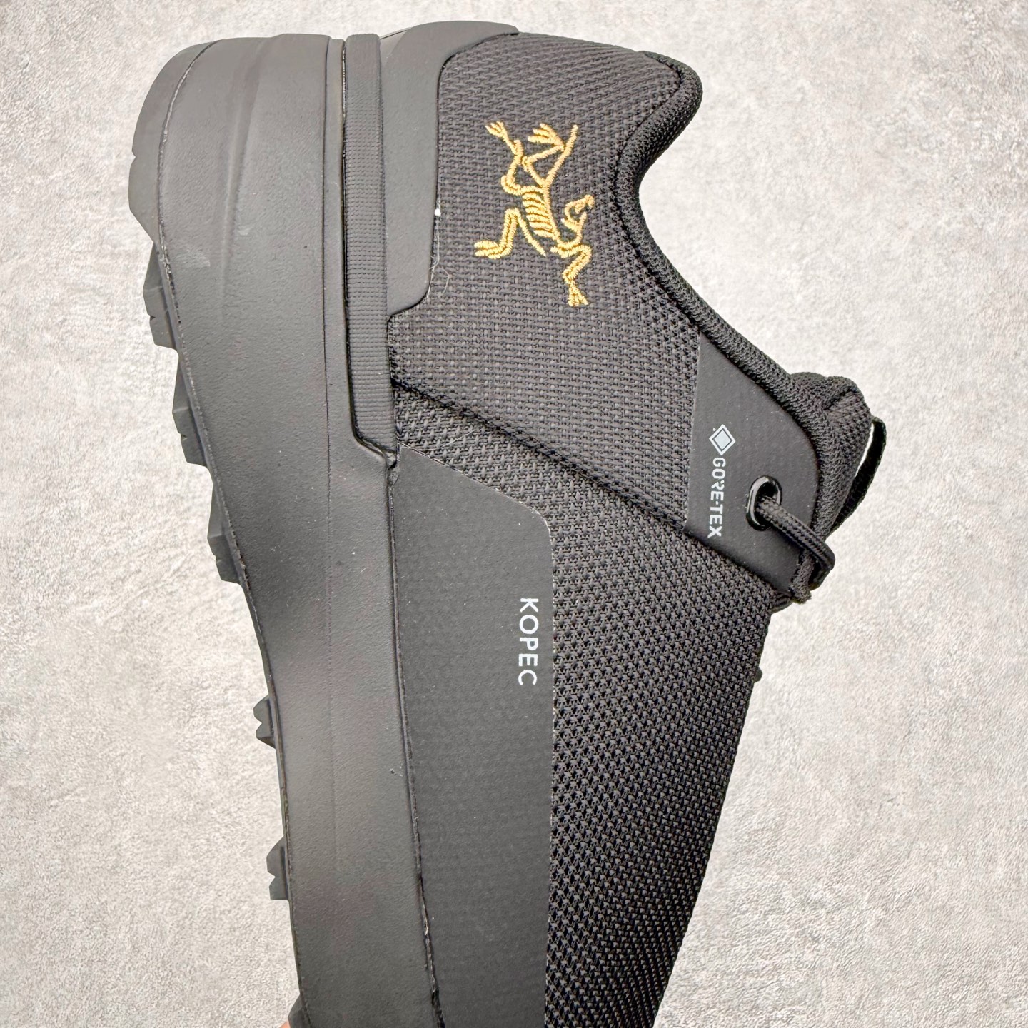 图片[6]-＃HP Arcteryx Kopec GTX 始祖鸟户外防水透气低帮徒步登山鞋 Arcteryx中文名始祖鸟，加拿大户外服饰品牌，1989年创立于加拿大温哥华。始祖鸟来自加拿大海岸山脉，植根高山的专业户外品牌，始终秉承对精湛设计和工艺孜孜以求的准则。从1989年创立至今，Arcteryx始终不断在产品设计与做工上不惜工本，以满足始祖鸟的标准。品质、设计以及精简的理念造就了其良好的性能，并能满足严苛环境下的使用需求。尺码：39 40 41 42 43 44 45-选品中心