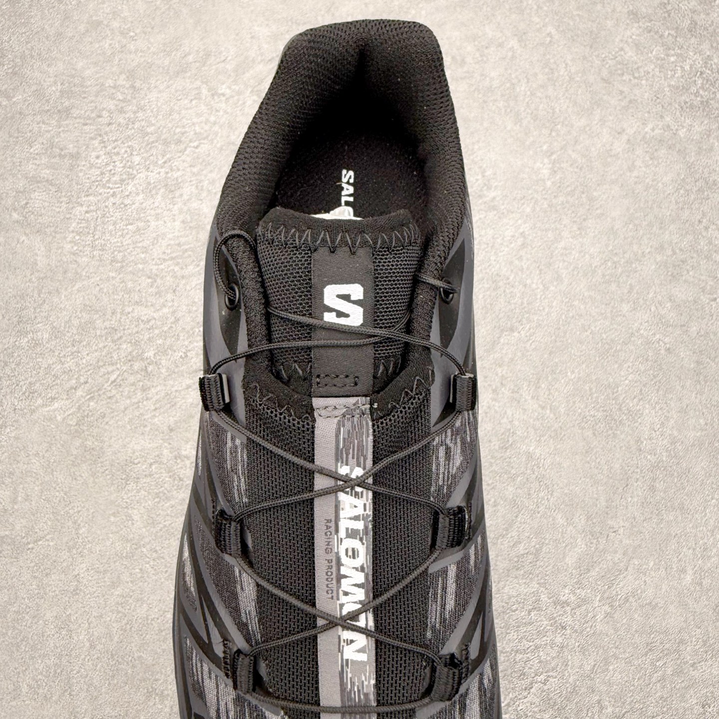 图片[5]-Salomon XT-6 萨洛蒙复古潮流户外机能登山跑鞋 纯原外贸平台特供订单 耗时半年巨作 全套原纸板楦头开发 原厂特供网布配套加持 确保原汁原味 完美呈现版型 原档数据独家私模五层组合大底 男女鞋同步官方开发至46.5 原装Ortholite轻量化鞋垫 中底布带钢印编号 原厂TPU锁扣 进口港宝加持 后跟自然饱满 还原公司包裹性 鞋面以“锯齿”状的包裹系统呈现 在基色底之下加入了各种色点缀 将公司的最新技术和时尚前卫的造型融入耐用的长跑款式中 鞋面由 TPU 薄膜制成 并焊接在高耐磨网眼上 使其既时尚又坚固 由 ACS底盘支撑 可增强稳定性和支撑力 以及由橡胶凸耳 Contragrip外底覆盖的 EVA 缓冲中底 旨在应对崎岖的地形 鞋舌上的彩色Salomon 标签、Quicklace 系统以及鞋头、鞋舌和鞋跟上的附加品牌使细节更加完美 让穿着者可以轻松驾驭户外与通勤下的任何运动生活场景 无缝鞋身户外随意纵横 颜值与脚感兼备 出街通勤 绝对非常吸睛 你值得拥有 尺码：36 36.5 37.5 38 38.5 39 40 40.5 41 42 42.5 43 44 44.5 45 注意：偏小1码-选品中心