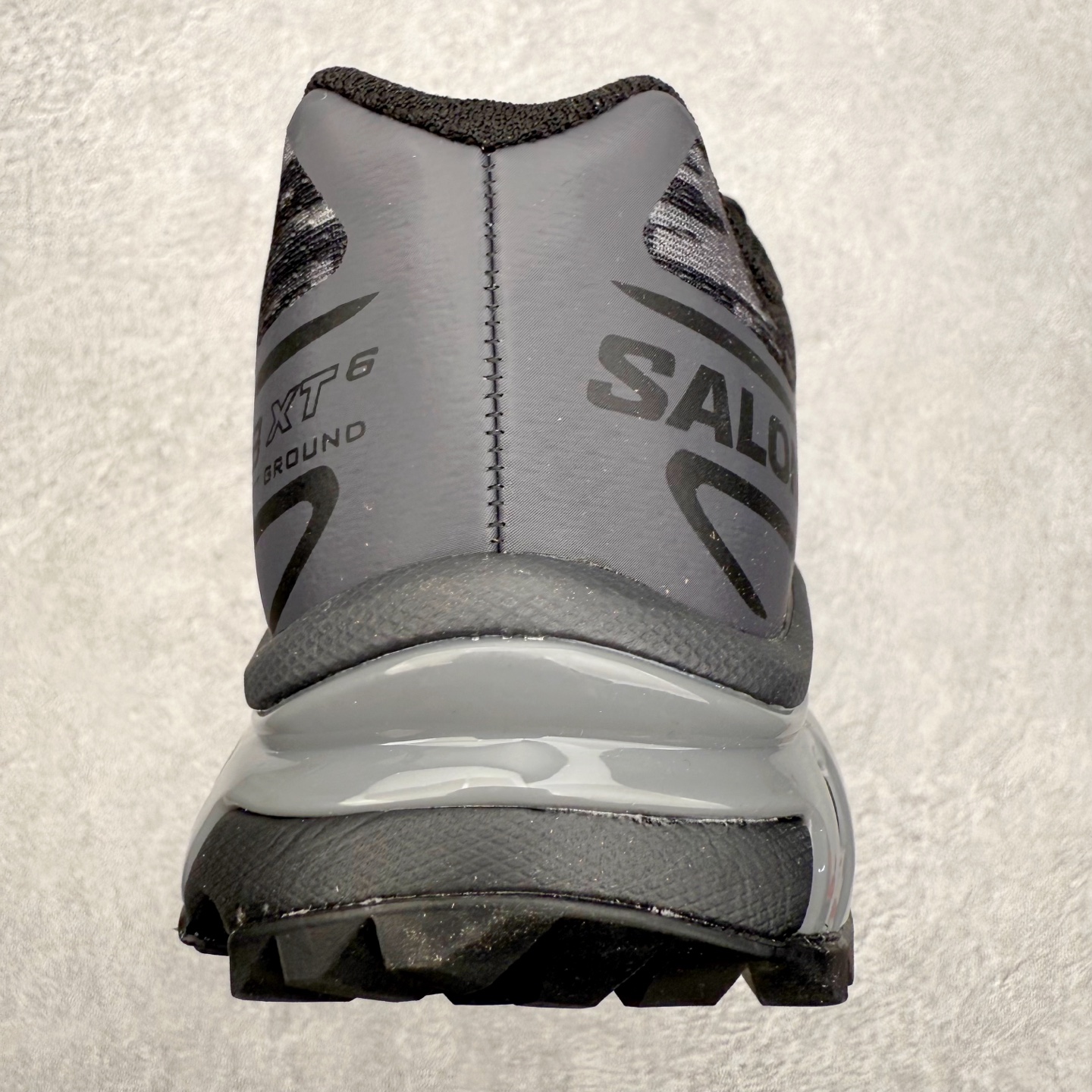 图片[8]-Salomon XT-6 萨洛蒙复古潮流户外机能登山跑鞋 纯原外贸平台特供订单 耗时半年巨作 全套原纸板楦头开发 原厂特供网布配套加持 确保原汁原味 完美呈现版型 原档数据独家私模五层组合大底 男女鞋同步官方开发至46.5 原装Ortholite轻量化鞋垫 中底布带钢印编号 原厂TPU锁扣 进口港宝加持 后跟自然饱满 还原公司包裹性 鞋面以“锯齿”状的包裹系统呈现 在基色底之下加入了各种色点缀 将公司的最新技术和时尚前卫的造型融入耐用的长跑款式中 鞋面由 TPU 薄膜制成 并焊接在高耐磨网眼上 使其既时尚又坚固 由 ACS底盘支撑 可增强稳定性和支撑力 以及由橡胶凸耳 Contragrip外底覆盖的 EVA 缓冲中底 旨在应对崎岖的地形 鞋舌上的彩色Salomon 标签、Quicklace 系统以及鞋头、鞋舌和鞋跟上的附加品牌使细节更加完美 让穿着者可以轻松驾驭户外与通勤下的任何运动生活场景 无缝鞋身户外随意纵横 颜值与脚感兼备 出街通勤 绝对非常吸睛 你值得拥有 尺码：36 36.5 37.5 38 38.5 39 40 40.5 41 42 42.5 43 44 44.5 45 注意：偏小1码-选品中心