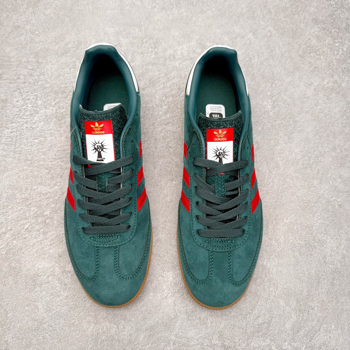 图片[2]-AD Original Samba OG 复古经典轻便板鞋 IH6829 口碑大厂出品 品控大底版型不断改良更新 全套原纸板楦头开发 确保原汁原味 完美呈现桑巴版型 一比一鞋头弧度高度鞋身弧度 此版本只针对中端市场 皮料材质有所更替 其他数据细节工艺流程均保持一致 绝不口嗨 细节品控鞋型随意对比 正确烫金高频细节 原装纳米超迁皮料 独家私模橡胶大底 原盒原配 这款桑巴鞋展示了高质量的工艺 带有装饰的超锁缝制和无缝的手感 柔软、柔软的皮革造型和标志性的3条纹完成了精致的外观 正规合身鞋带 鞋面上有绒面鞋垫 橡胶鞋底 享受正畸套筒软感 自50年代首次亮相以来就一直在赢得粉丝的青睐 尺码：35.5 36 36.5 37.5 38 38.5 39 40 40.5 41 42 42.5 43 44 44.5 45-选品中心