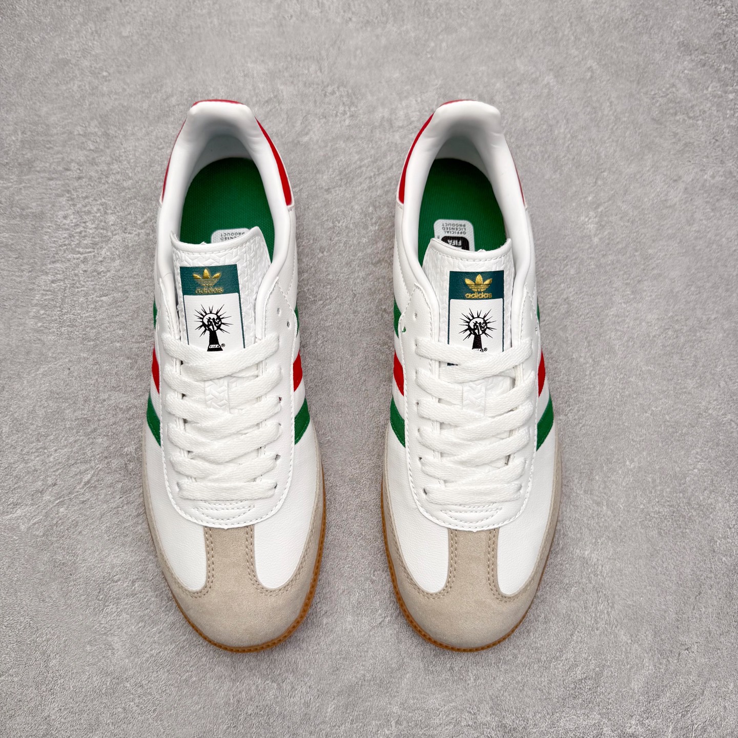 图片[2]-AD Original Samba OG 复古经典轻便板鞋 HQ4951 口碑大厂出品 品控大底版型不断改良更新 全套原纸板楦头开发 确保原汁原味 完美呈现桑巴版型 一比一鞋头弧度高度鞋身弧度 此版本只针对中端市场 皮料材质有所更替 其他数据细节工艺流程均保持一致 绝不口嗨 细节品控鞋型随意对比 正确烫金高频细节 原装纳米超迁皮料 独家私模橡胶大底 原盒原配 这款桑巴鞋展示了高质量的工艺 带有装饰的超锁缝制和无缝的手感 柔软、柔软的皮革造型和标志性的3条纹完成了精致的外观 正规合身鞋带 鞋面上有绒面鞋垫 橡胶鞋底 享受正畸套筒软感 自50年代首次亮相以来就一直在赢得粉丝的青睐 尺码：35.5 36 36.5 37.5 38 38.5 39 40 40.5 41 42 42.5 43 44 44.5 45-选品中心