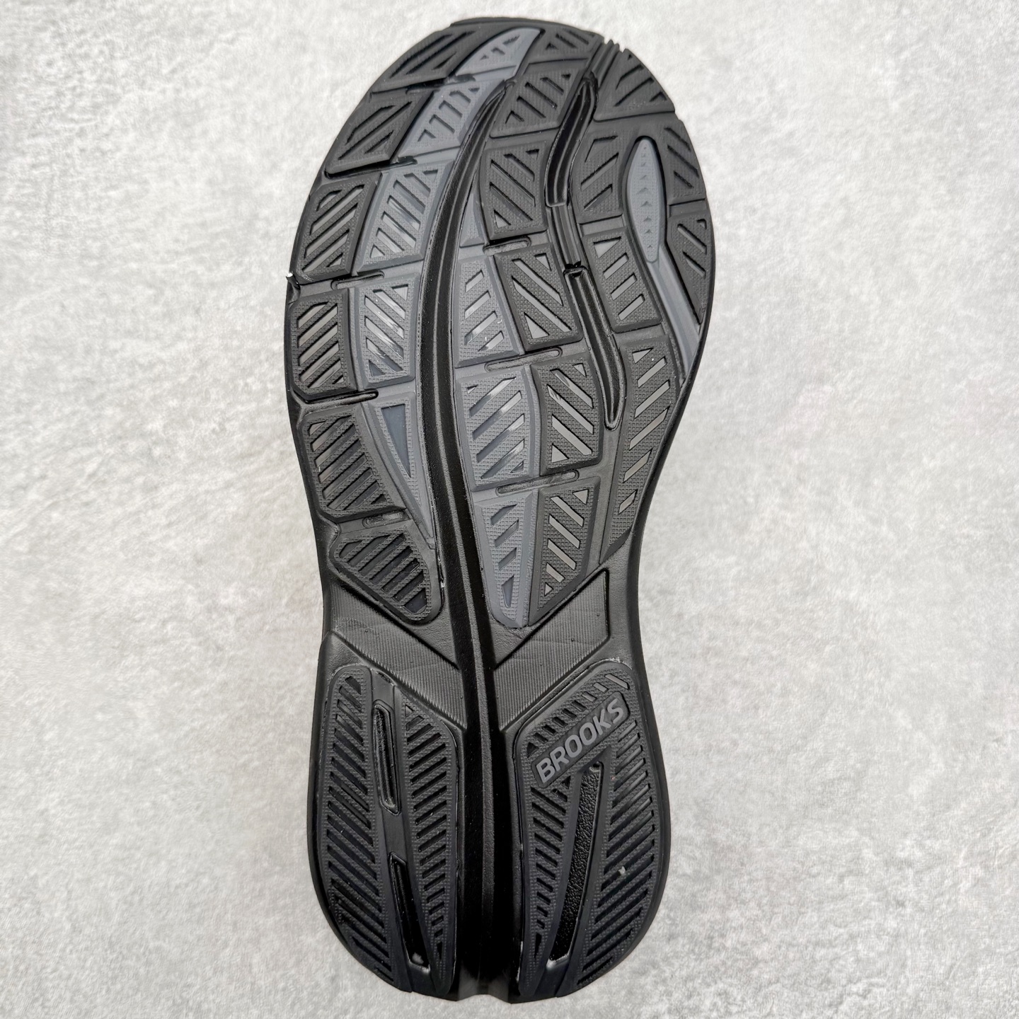 图片[9]-Brooks布鲁克斯 Ghost Max 3 运动舒适防滑耐磨低帮跑步鞋 实拍调校N版已经零色差零失真 百分百还原实物色彩所见即所得 不存在货不对板色差等低级问题 选购参考实物拍摄 不混卖不参货 只用心做好货严格选品 承诺混一赔十 尺码：36 36.5 37.5 38 38.5 39 40 40.5 41 42 42.5 43 44 44.5 45-选品中心