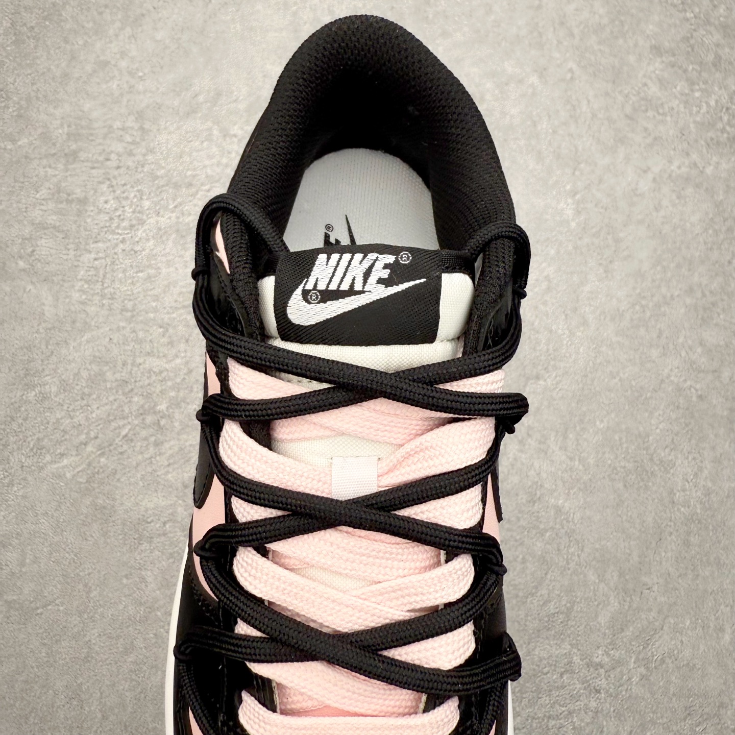 图片[5]-NK Dunk Low DD1391-100 定制系列天花板 无原鞋不开发 全系列得物原鞋一比一校对开发 配色持续更新中 终端对接 优势输出 全套原厂楦头原纸板数据档案倾力打造 原汁原味莞产 极致还原 圈内最强针车工艺 高端零售指定版 广东原厂配套原盒原标 鞋盒分三个尺码段 原厂冲刀 超高清洁度 全鞋零毛边皮料切割 采用原厂百宏鞋带以及原厂百宏织唛舌标 内标可供原厂几率过验 进口原装条纹中底布 四线拉帮白色点胶 原厂拉帮手法遵循公司 原厂电绣 极致还原 尺码：36 36.5 37.5 38 38.5 39 40 40.5 41 42 42.5 43 44 44.5 45 46-选品中心