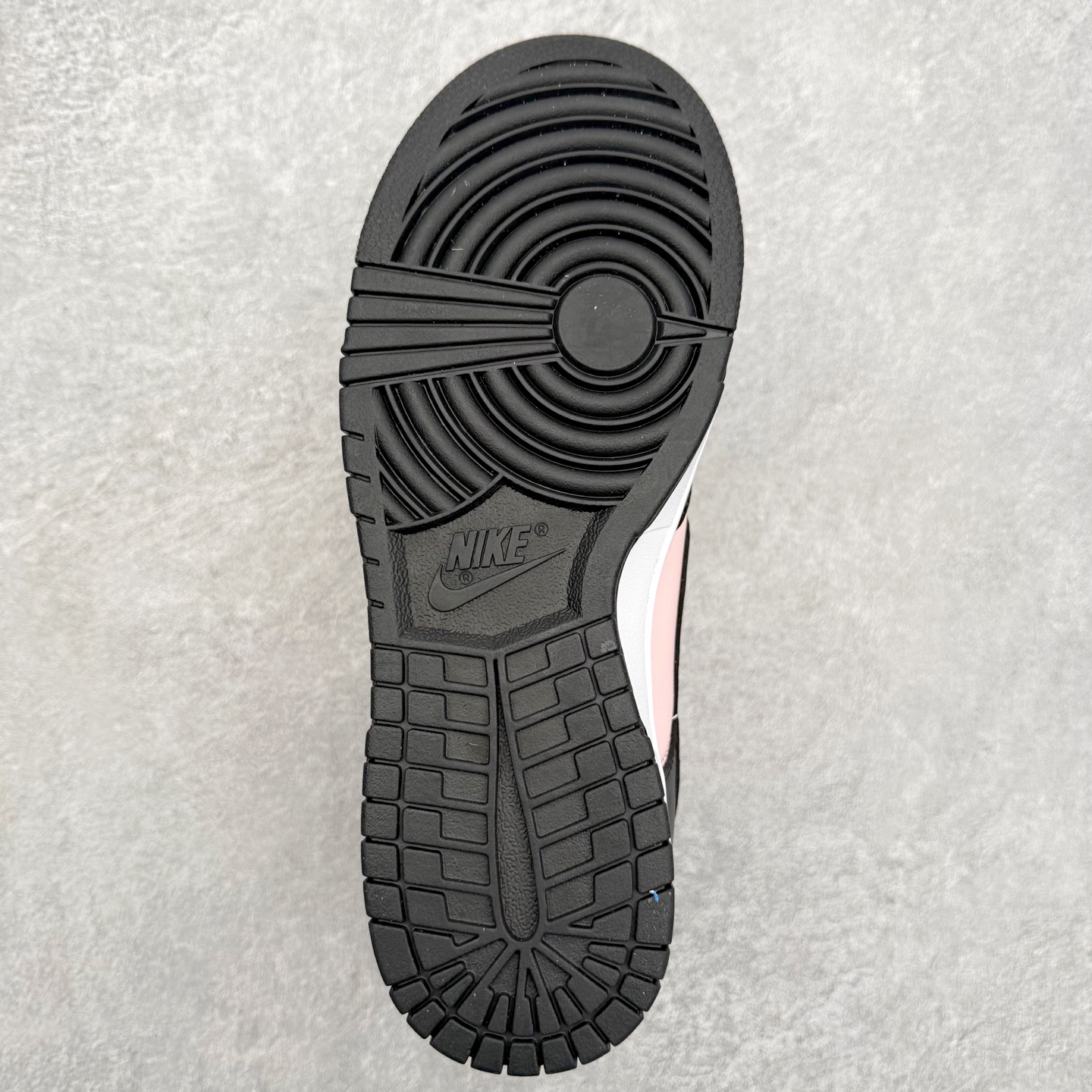 图片[9]-NK Dunk Low DD1391-100 定制系列天花板 无原鞋不开发 全系列得物原鞋一比一校对开发 配色持续更新中 终端对接 优势输出 全套原厂楦头原纸板数据档案倾力打造 原汁原味莞产 极致还原 圈内最强针车工艺 高端零售指定版 广东原厂配套原盒原标 鞋盒分三个尺码段 原厂冲刀 超高清洁度 全鞋零毛边皮料切割 采用原厂百宏鞋带以及原厂百宏织唛舌标 内标可供原厂几率过验 进口原装条纹中底布 四线拉帮白色点胶 原厂拉帮手法遵循公司 原厂电绣 极致还原 尺码：36 36.5 37.5 38 38.5 39 40 40.5 41 42 42.5 43 44 44.5 45 46-选品中心