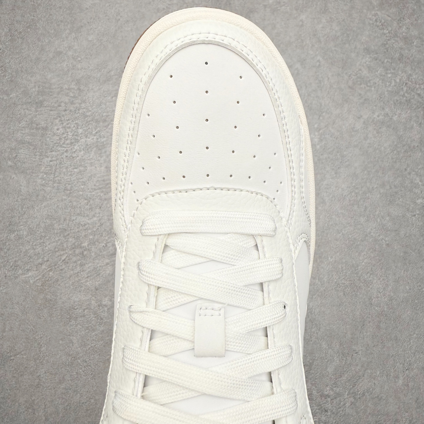 图片[4]-＃福利特价 Alo yoga 易梦玲 Jisoo智秀 等多位明星同款上脚 主打各大平台外贸主推大厂采购原材料多处细节一步到位 生产细节 没得说 一款随意搭配的都好看的鞋子aIo采用增高4cm 主打熊猫色 春夏秋冬四季款 舒适简约板鞋 TPU防滑耐磨鞋底 #alo #alo女孩 #AIo #健身穿搭 #鞋子推荐 #板鞋 尺码：35 36 37 38 39 40 41 42 43 44 45-选品中心