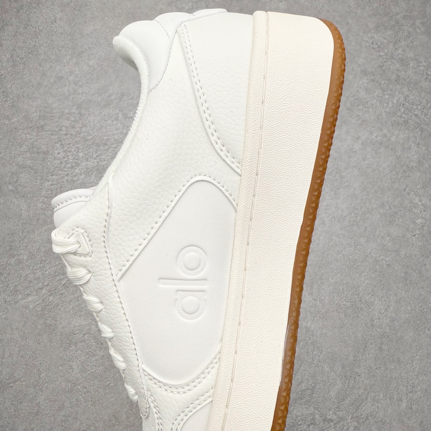 图片[7]-＃福利特价 Alo yoga 易梦玲 Jisoo智秀 等多位明星同款上脚 主打各大平台外贸主推大厂采购原材料多处细节一步到位 生产细节 没得说 一款随意搭配的都好看的鞋子aIo采用增高4cm 主打熊猫色 春夏秋冬四季款 舒适简约板鞋 TPU防滑耐磨鞋底 #alo #alo女孩 #AIo #健身穿搭 #鞋子推荐 #板鞋 尺码：35 36 37 38 39 40 41 42 43 44 45-选品中心