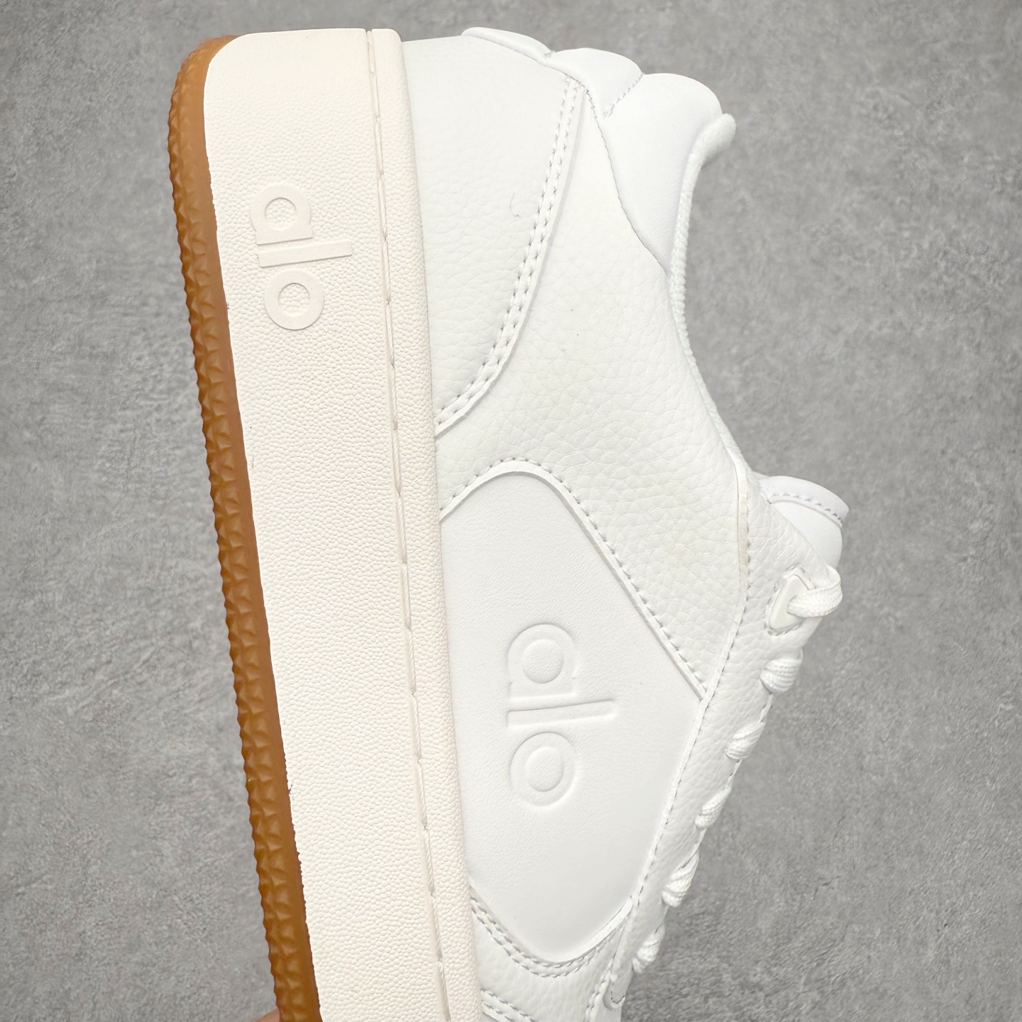 图片[6]-＃福利特价 Alo yoga 易梦玲 Jisoo智秀 等多位明星同款上脚 主打各大平台外贸主推大厂采购原材料多处细节一步到位 生产细节 没得说 一款随意搭配的都好看的鞋子aIo采用增高4cm 主打熊猫色 春夏秋冬四季款 舒适简约板鞋 TPU防滑耐磨鞋底 #alo #alo女孩 #AIo #健身穿搭 #鞋子推荐 #板鞋 尺码：35 36 37 38 39 40 41 42 43 44 45-选品中心