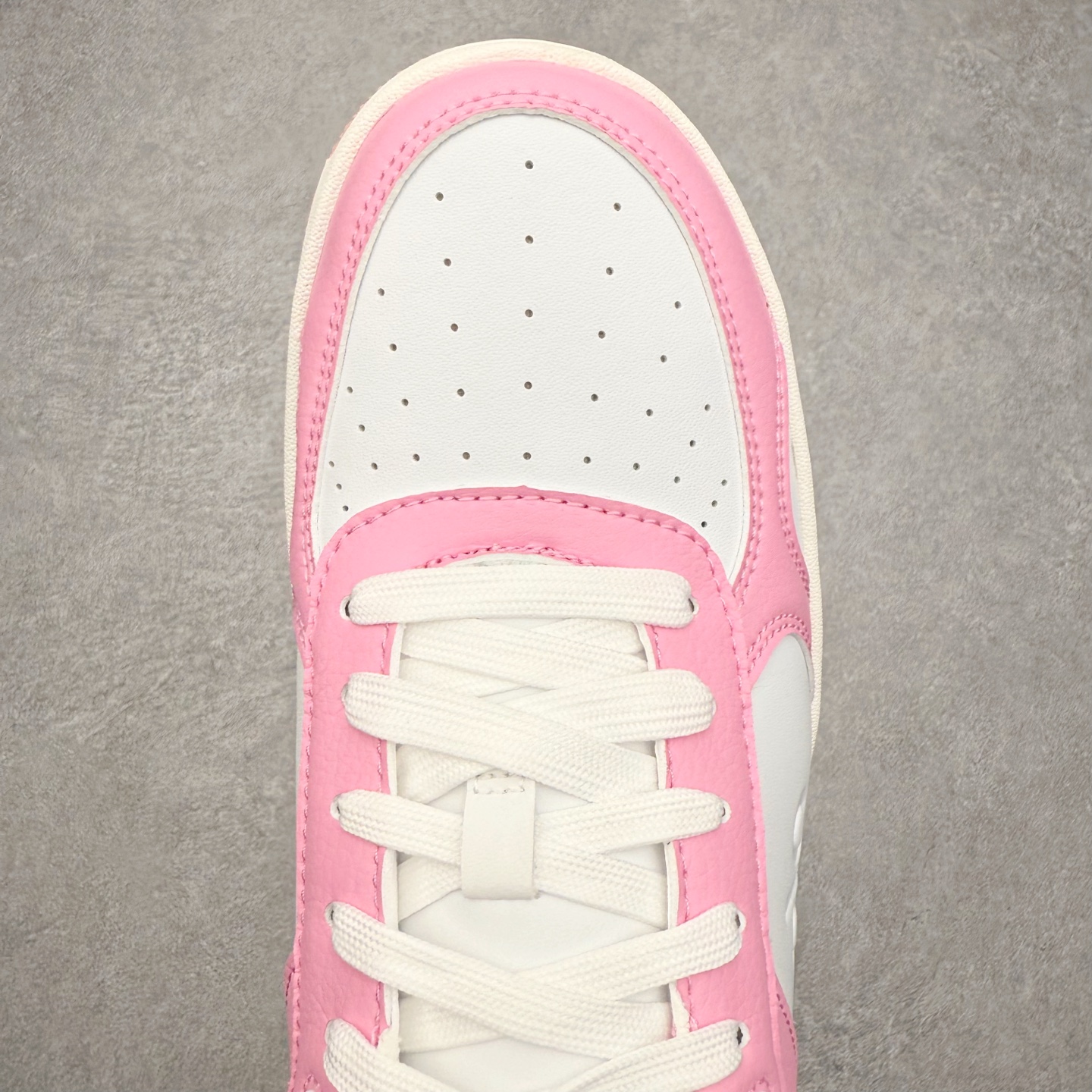 图片[4]-＃福利特价 Alo yoga 易梦玲 Jisoo智秀 等多位明星同款上脚 主打各大平台外贸主推大厂采购原材料多处细节一步到位 生产细节 没得说 一款随意搭配的都好看的鞋子aIo采用增高4cm 主打熊猫色 春夏秋冬四季款 舒适简约板鞋 TPU防滑耐磨鞋底 #alo #alo女孩 #AIo #健身穿搭 #鞋子推荐 #板鞋 尺码：35 36 37 38 39 40 41 42 43 44 45-选品中心