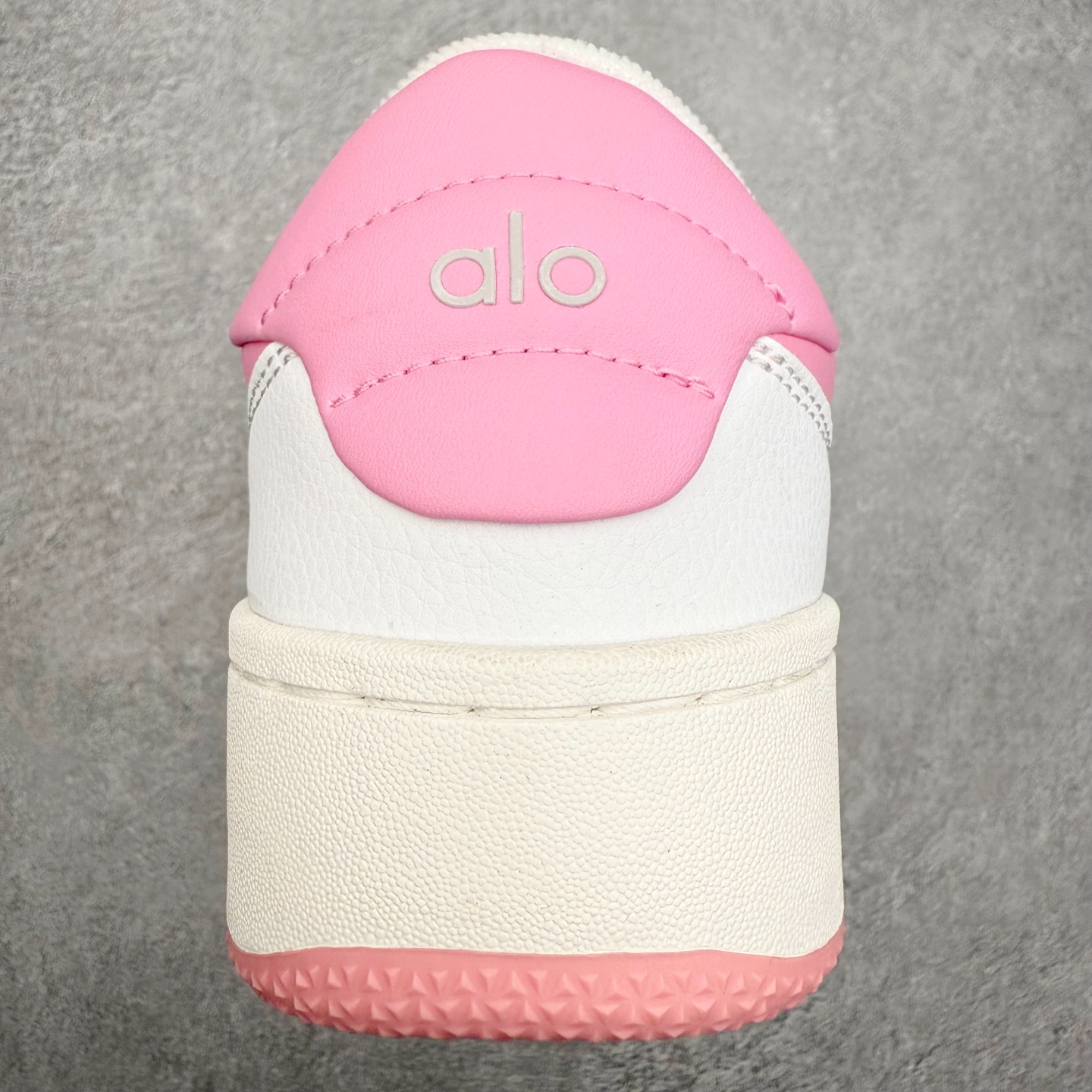 图片[8]-＃福利特价 Alo yoga 易梦玲 Jisoo智秀 等多位明星同款上脚 主打各大平台外贸主推大厂采购原材料多处细节一步到位 生产细节 没得说 一款随意搭配的都好看的鞋子aIo采用增高4cm 主打熊猫色 春夏秋冬四季款 舒适简约板鞋 TPU防滑耐磨鞋底 #alo #alo女孩 #AIo #健身穿搭 #鞋子推荐 #板鞋 尺码：35 36 37 38 39 40 41 42 43 44 45-选品中心