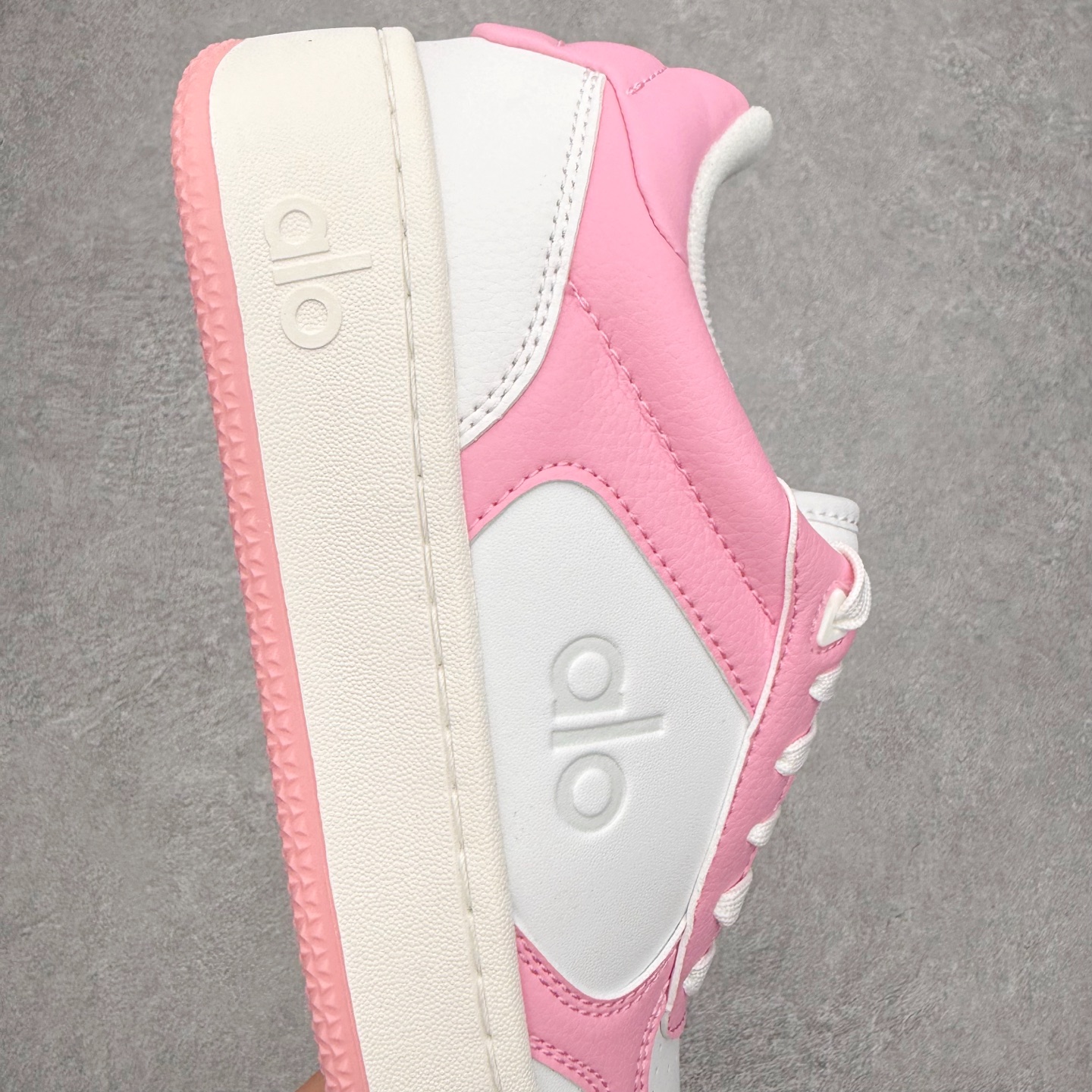 图片[6]-＃福利特价 Alo yoga 易梦玲 Jisoo智秀 等多位明星同款上脚 主打各大平台外贸主推大厂采购原材料多处细节一步到位 生产细节 没得说 一款随意搭配的都好看的鞋子aIo采用增高4cm 主打熊猫色 春夏秋冬四季款 舒适简约板鞋 TPU防滑耐磨鞋底 #alo #alo女孩 #AIo #健身穿搭 #鞋子推荐 #板鞋 尺码：35 36 37 38 39 40 41 42 43 44 45-选品中心