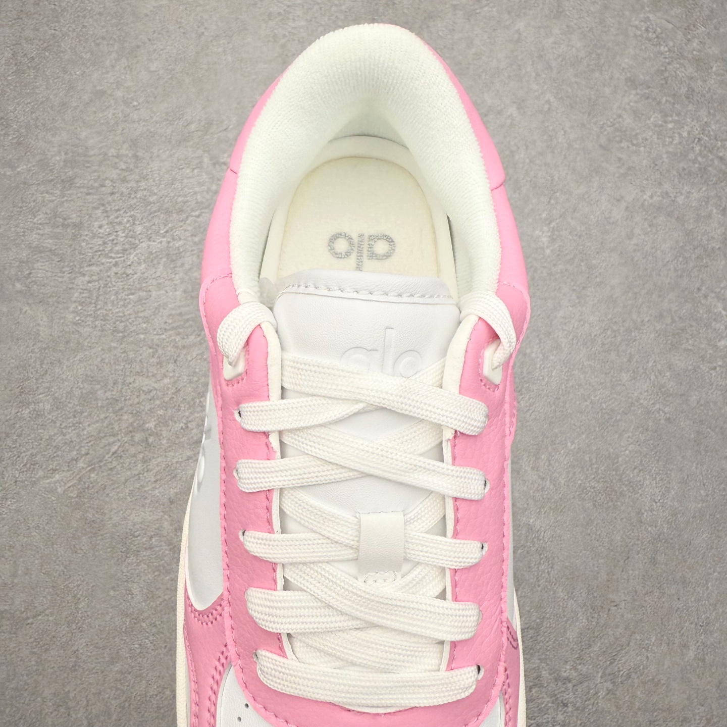 图片[5]-＃福利特价 Alo yoga 易梦玲 Jisoo智秀 等多位明星同款上脚 主打各大平台外贸主推大厂采购原材料多处细节一步到位 生产细节 没得说 一款随意搭配的都好看的鞋子aIo采用增高4cm 主打熊猫色 春夏秋冬四季款 舒适简约板鞋 TPU防滑耐磨鞋底 #alo #alo女孩 #AIo #健身穿搭 #鞋子推荐 #板鞋 尺码：35 36 37 38 39 40 41 42 43 44 45-选品中心