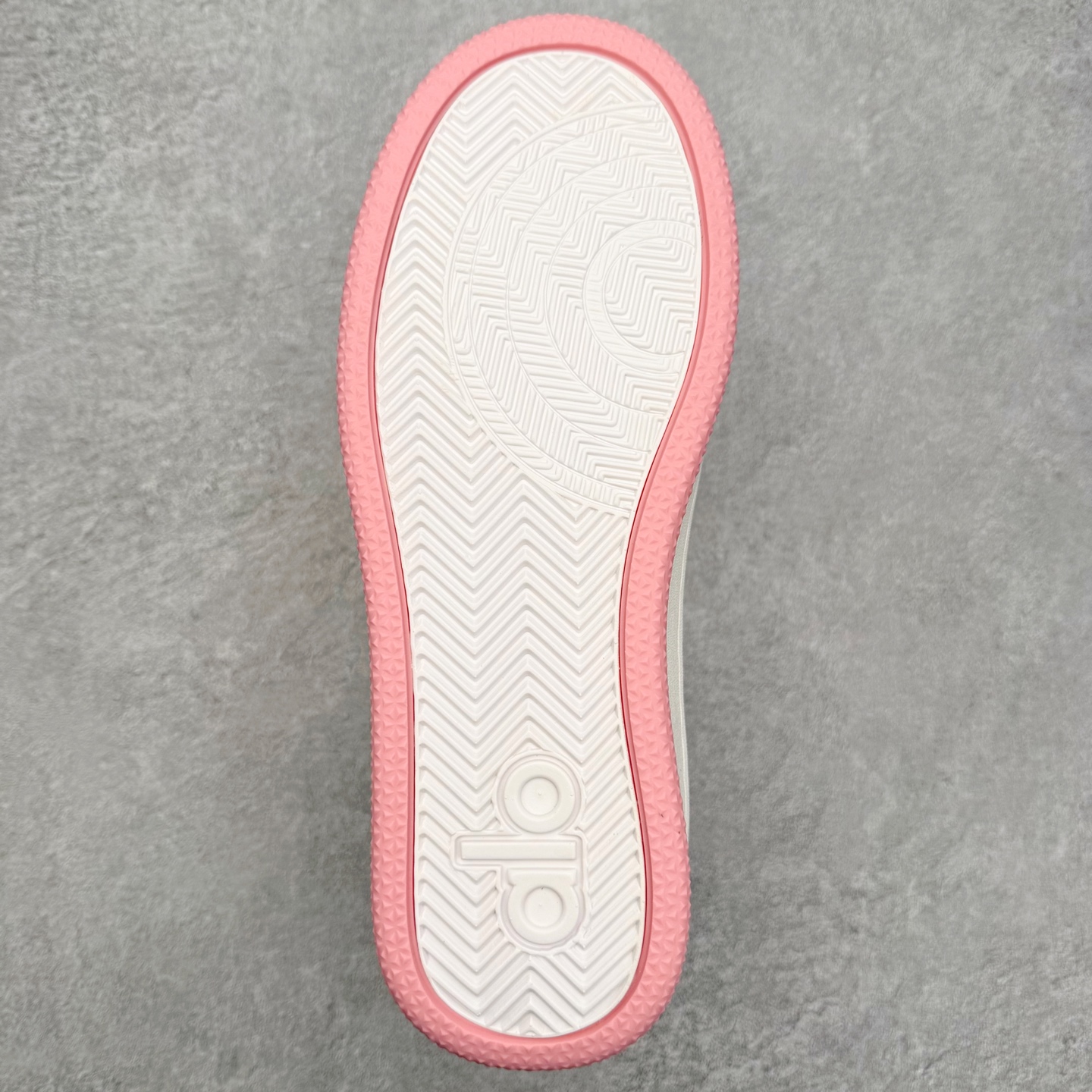 图片[9]-＃福利特价 Alo yoga 易梦玲 Jisoo智秀 等多位明星同款上脚 主打各大平台外贸主推大厂采购原材料多处细节一步到位 生产细节 没得说 一款随意搭配的都好看的鞋子aIo采用增高4cm 主打熊猫色 春夏秋冬四季款 舒适简约板鞋 TPU防滑耐磨鞋底 #alo #alo女孩 #AIo #健身穿搭 #鞋子推荐 #板鞋 尺码：35 36 37 38 39 40 41 42 43 44 45-选品中心