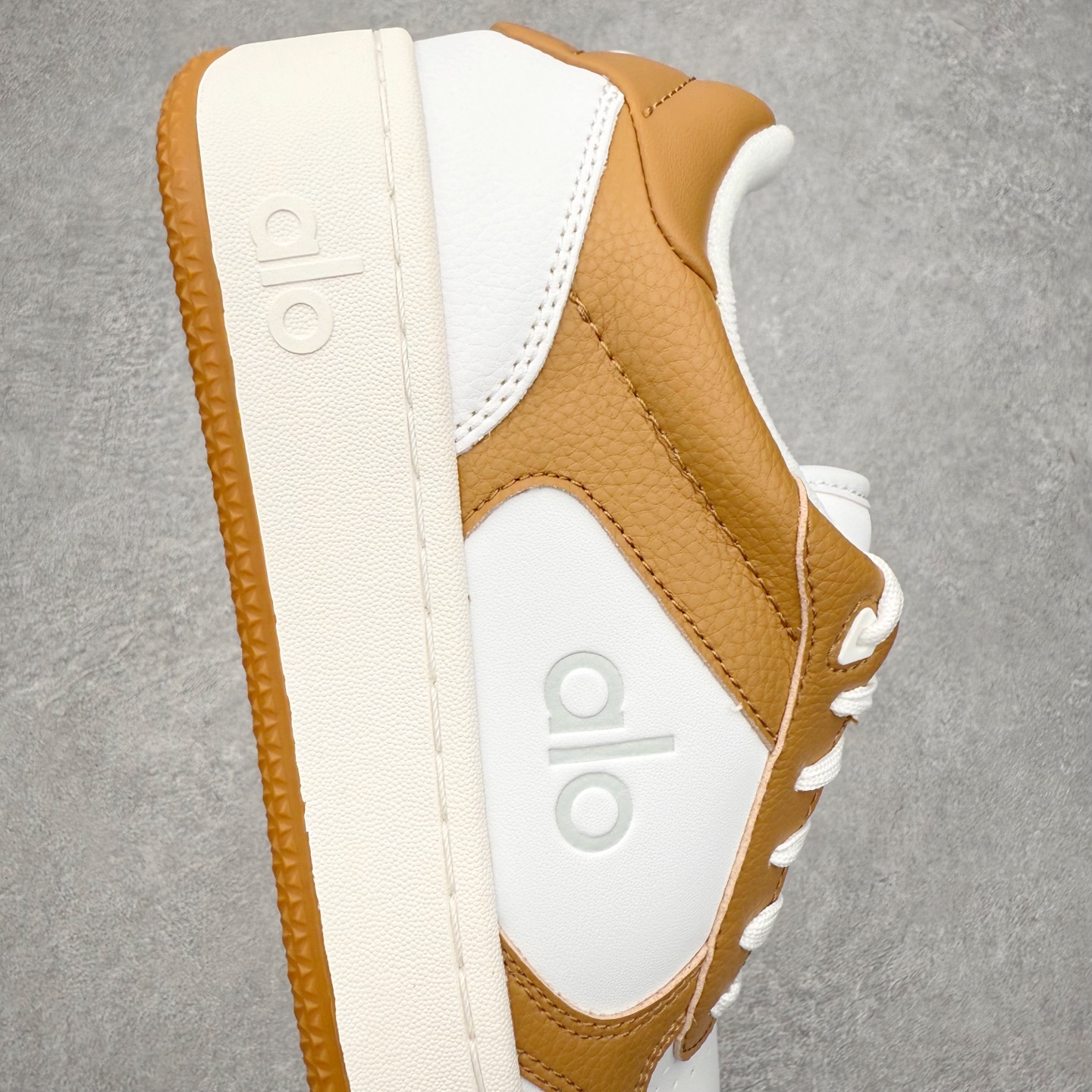 图片[6]-＃福利特价 Alo yoga 易梦玲 Jisoo智秀 等多位明星同款上脚 主打各大平台外贸主推大厂采购原材料多处细节一步到位 生产细节 没得说 一款随意搭配的都好看的鞋子aIo采用增高4cm 主打熊猫色 春夏秋冬四季款 舒适简约板鞋 TPU防滑耐磨鞋底 #alo #alo女孩 #AIo #健身穿搭 #鞋子推荐 #板鞋 尺码：35 36 37 38 39 40 41 42 43 44 45-选品中心