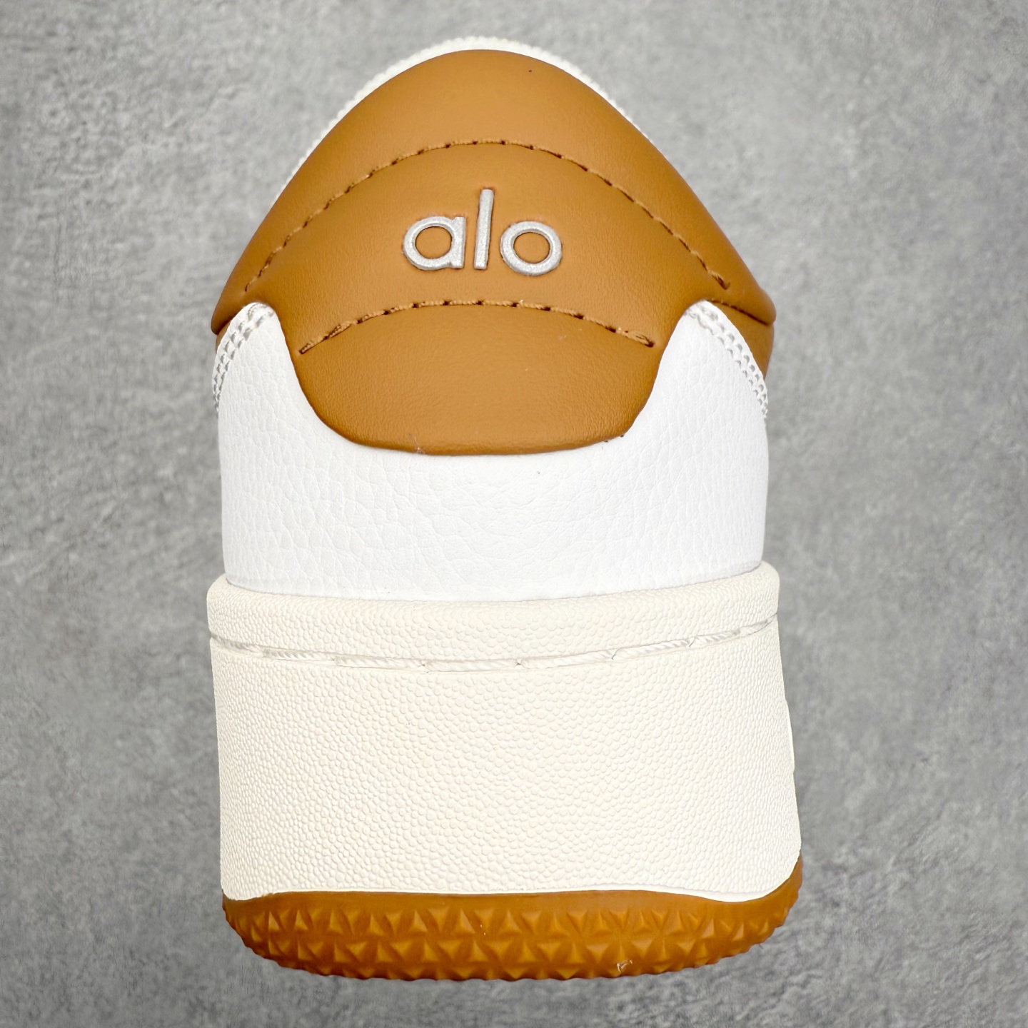 图片[8]-＃福利特价 Alo yoga 易梦玲 Jisoo智秀 等多位明星同款上脚 主打各大平台外贸主推大厂采购原材料多处细节一步到位 生产细节 没得说 一款随意搭配的都好看的鞋子aIo采用增高4cm 主打熊猫色 春夏秋冬四季款 舒适简约板鞋 TPU防滑耐磨鞋底 #alo #alo女孩 #AIo #健身穿搭 #鞋子推荐 #板鞋 尺码：35 36 37 38 39 40 41 42 43 44 45-选品中心