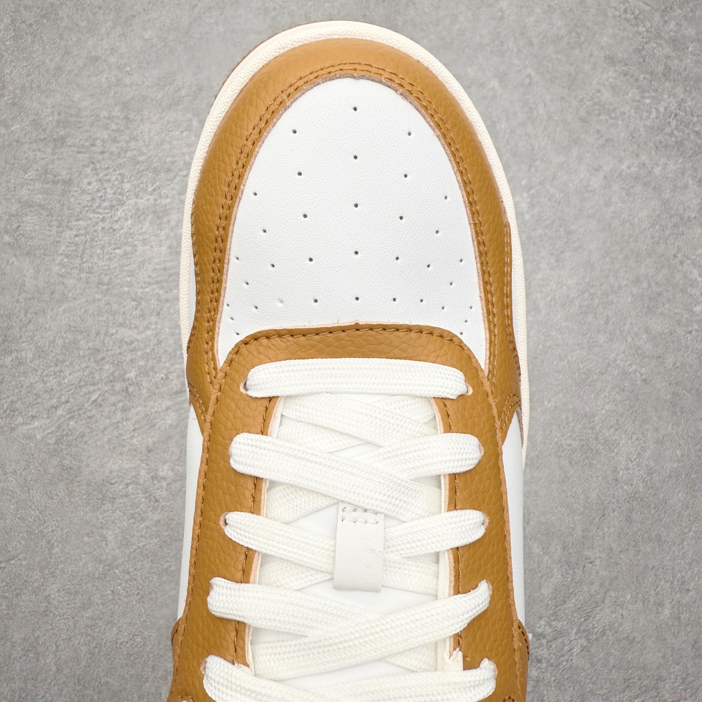 图片[4]-＃福利特价 Alo yoga 易梦玲 Jisoo智秀 等多位明星同款上脚 主打各大平台外贸主推大厂采购原材料多处细节一步到位 生产细节 没得说 一款随意搭配的都好看的鞋子aIo采用增高4cm 主打熊猫色 春夏秋冬四季款 舒适简约板鞋 TPU防滑耐磨鞋底 #alo #alo女孩 #AIo #健身穿搭 #鞋子推荐 #板鞋 尺码：35 36 37 38 39 40 41 42 43 44 45-选品中心