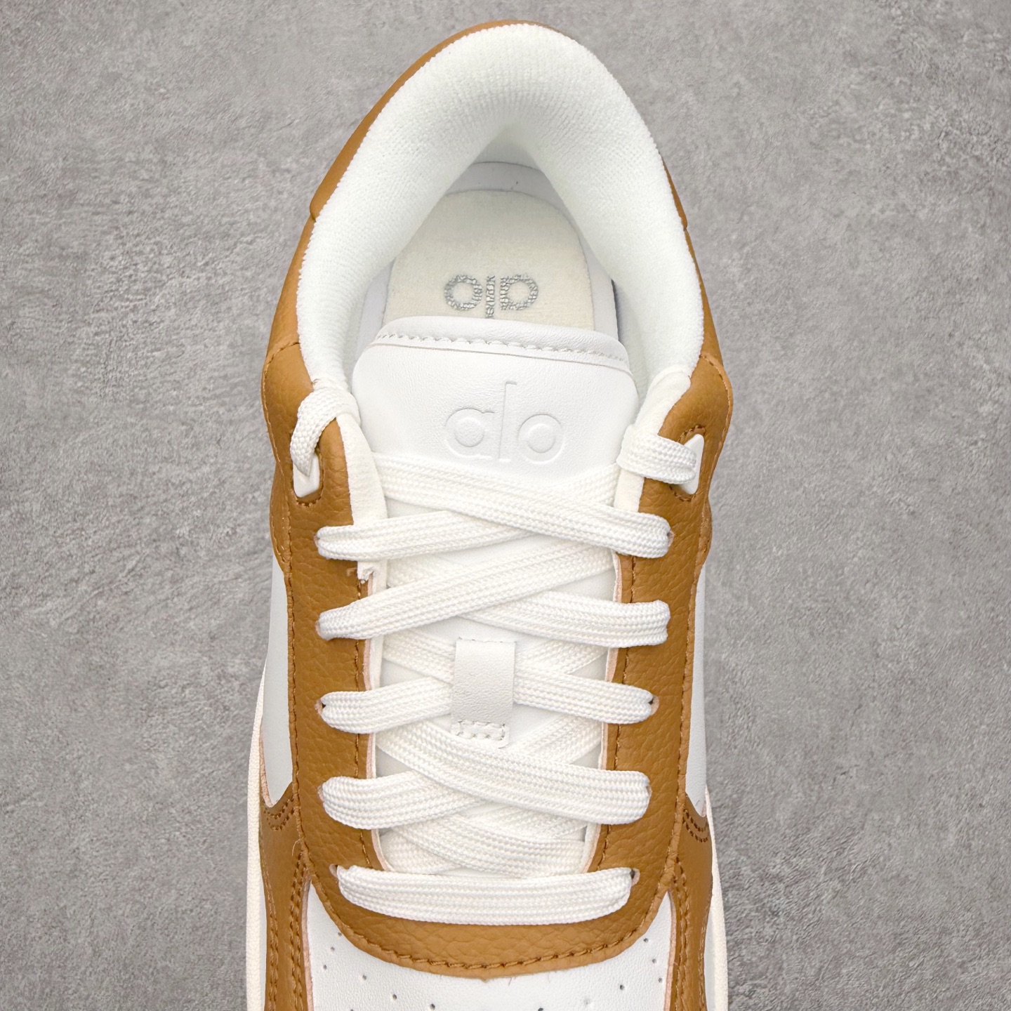 图片[5]-＃福利特价 Alo yoga 易梦玲 Jisoo智秀 等多位明星同款上脚 主打各大平台外贸主推大厂采购原材料多处细节一步到位 生产细节 没得说 一款随意搭配的都好看的鞋子aIo采用增高4cm 主打熊猫色 春夏秋冬四季款 舒适简约板鞋 TPU防滑耐磨鞋底 #alo #alo女孩 #AIo #健身穿搭 #鞋子推荐 #板鞋 尺码：35 36 37 38 39 40 41 42 43 44 45-选品中心