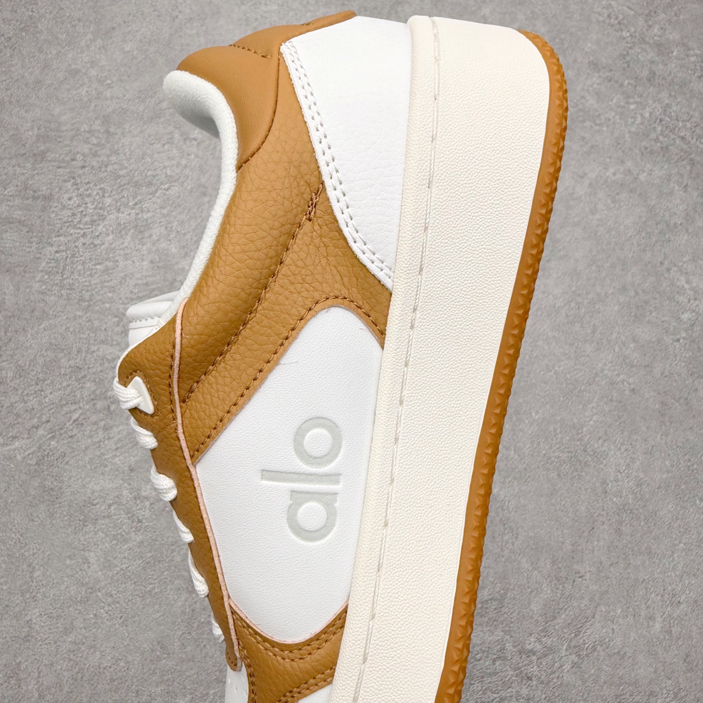 图片[7]-＃福利特价 Alo yoga 易梦玲 Jisoo智秀 等多位明星同款上脚 主打各大平台外贸主推大厂采购原材料多处细节一步到位 生产细节 没得说 一款随意搭配的都好看的鞋子aIo采用增高4cm 主打熊猫色 春夏秋冬四季款 舒适简约板鞋 TPU防滑耐磨鞋底 #alo #alo女孩 #AIo #健身穿搭 #鞋子推荐 #板鞋 尺码：35 36 37 38 39 40 41 42 43 44 45-选品中心