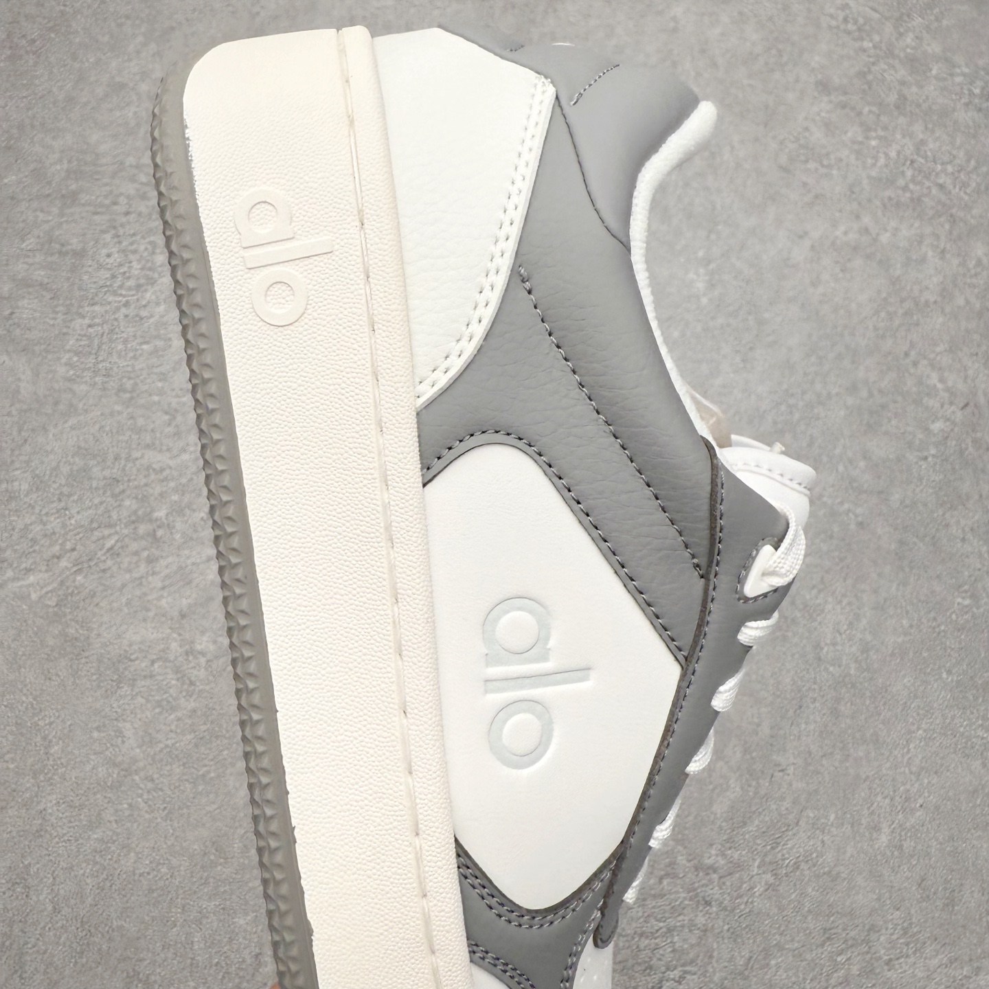 图片[6]-＃福利特价 Alo yoga 易梦玲 Jisoo智秀 等多位明星同款上脚 主打各大平台外贸主推大厂采购原材料多处细节一步到位 生产细节 没得说 一款随意搭配的都好看的鞋子aIo采用增高4cm 主打熊猫色 春夏秋冬四季款 舒适简约板鞋 TPU防滑耐磨鞋底 #alo #alo女孩 #AIo #健身穿搭 #鞋子推荐 #板鞋 尺码：35 36 37 38 39 40 41 42 43 44 45-选品中心