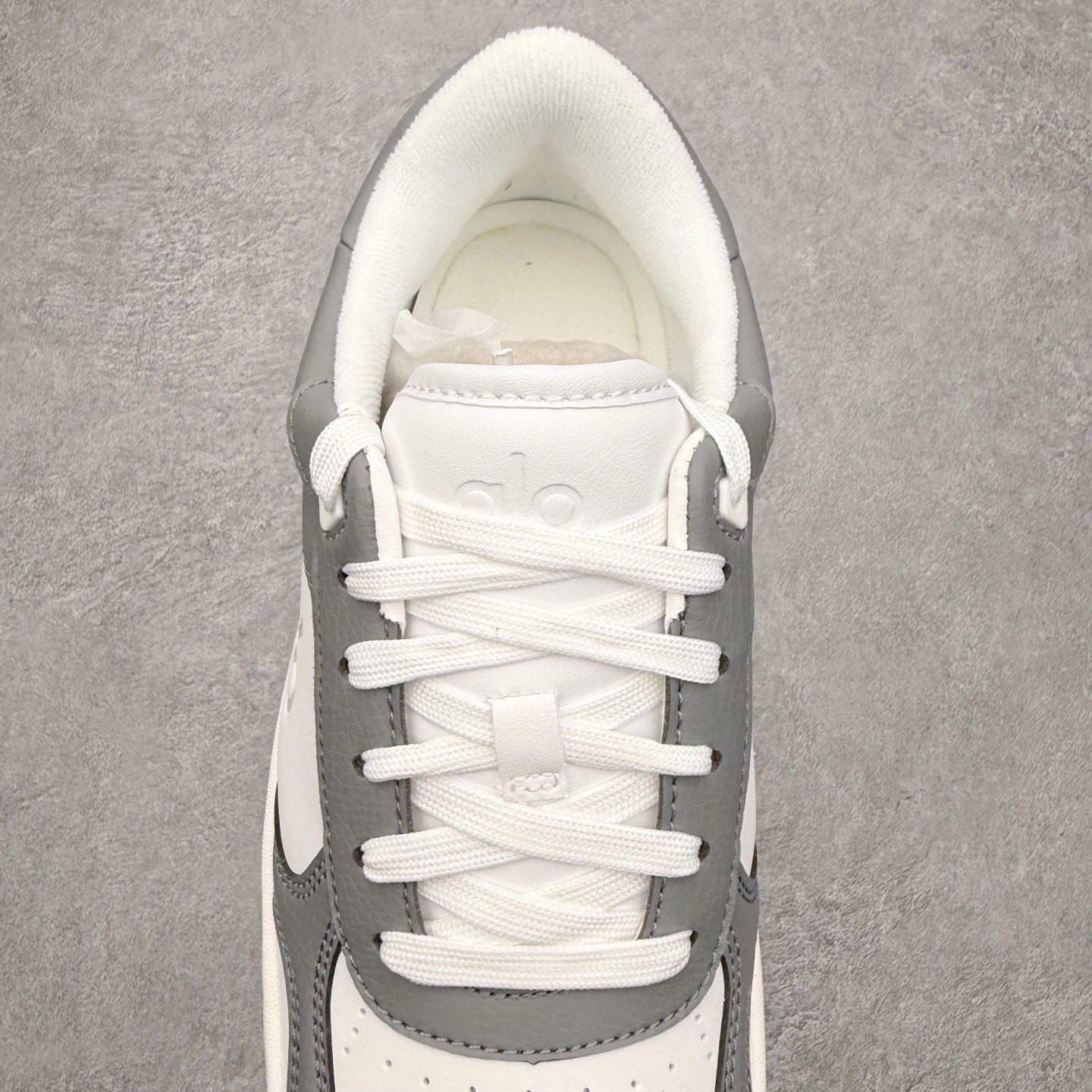 图片[5]-＃福利特价 Alo yoga 易梦玲 Jisoo智秀 等多位明星同款上脚 主打各大平台外贸主推大厂采购原材料多处细节一步到位 生产细节 没得说 一款随意搭配的都好看的鞋子aIo采用增高4cm 主打熊猫色 春夏秋冬四季款 舒适简约板鞋 TPU防滑耐磨鞋底 #alo #alo女孩 #AIo #健身穿搭 #鞋子推荐 #板鞋 尺码：35 36 37 38 39 40 41 42 43 44 45-选品中心