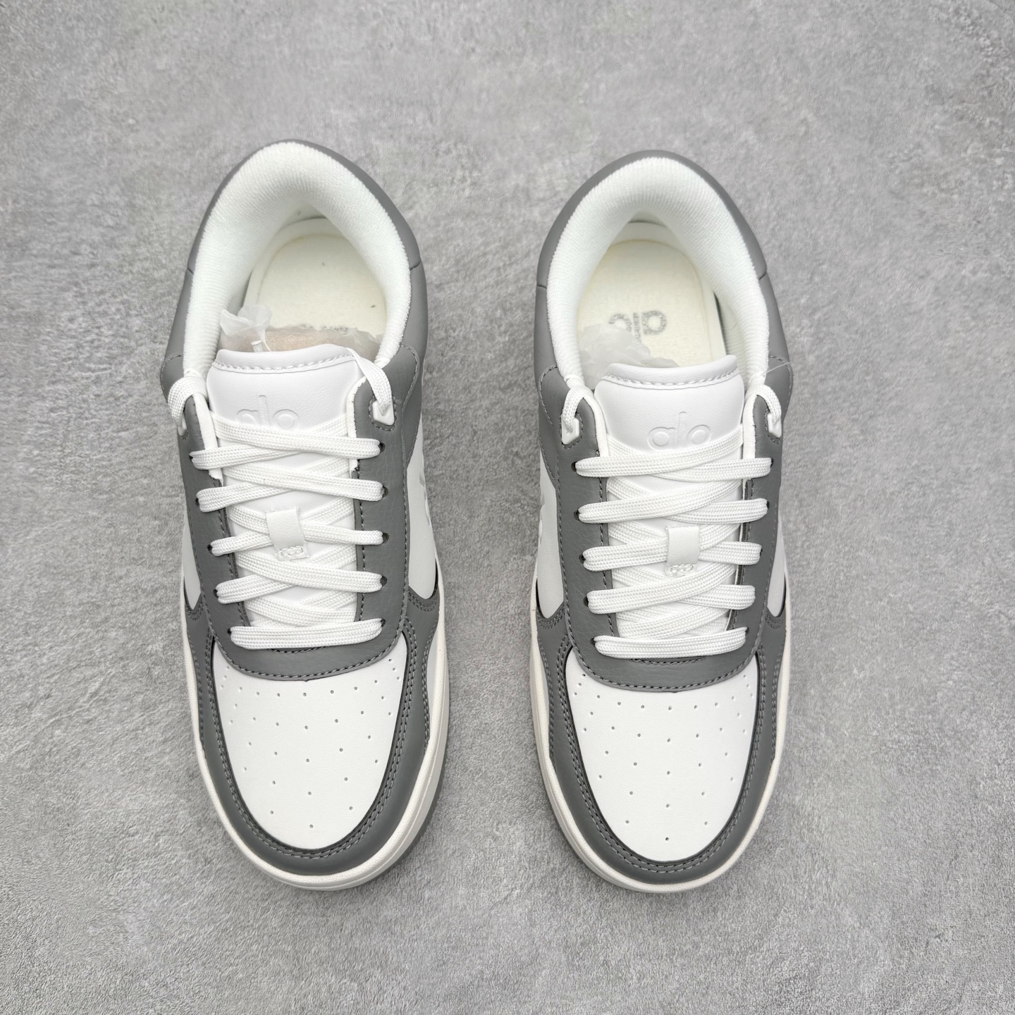 图片[2]-＃福利特价 Alo yoga 易梦玲 Jisoo智秀 等多位明星同款上脚 主打各大平台外贸主推大厂采购原材料多处细节一步到位 生产细节 没得说 一款随意搭配的都好看的鞋子aIo采用增高4cm 主打熊猫色 春夏秋冬四季款 舒适简约板鞋 TPU防滑耐磨鞋底 #alo #alo女孩 #AIo #健身穿搭 #鞋子推荐 #板鞋 尺码：35 36 37 38 39 40 41 42 43 44 45-选品中心