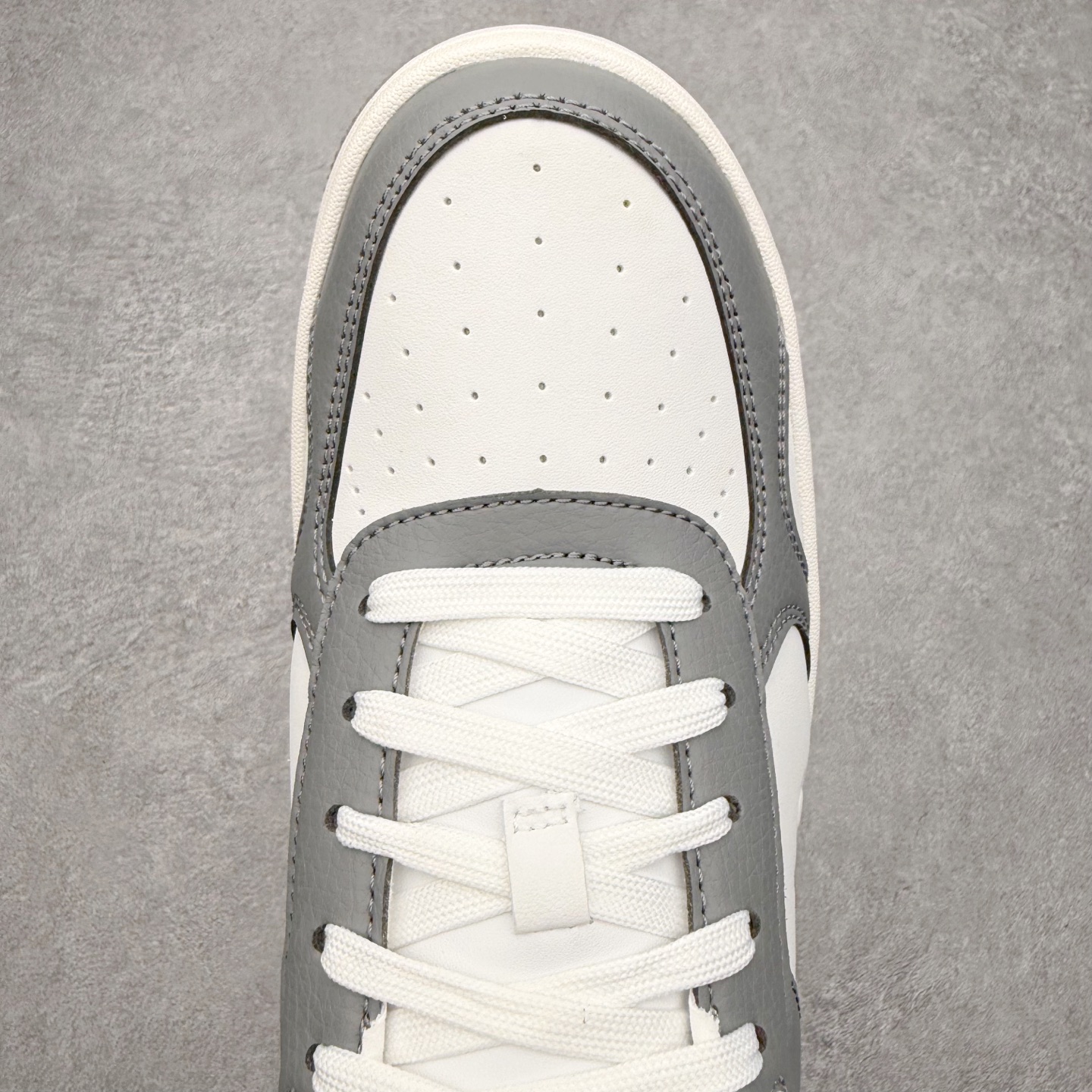 图片[4]-＃福利特价 Alo yoga 易梦玲 Jisoo智秀 等多位明星同款上脚 主打各大平台外贸主推大厂采购原材料多处细节一步到位 生产细节 没得说 一款随意搭配的都好看的鞋子aIo采用增高4cm 主打熊猫色 春夏秋冬四季款 舒适简约板鞋 TPU防滑耐磨鞋底 #alo #alo女孩 #AIo #健身穿搭 #鞋子推荐 #板鞋 尺码：35 36 37 38 39 40 41 42 43 44 45-选品中心