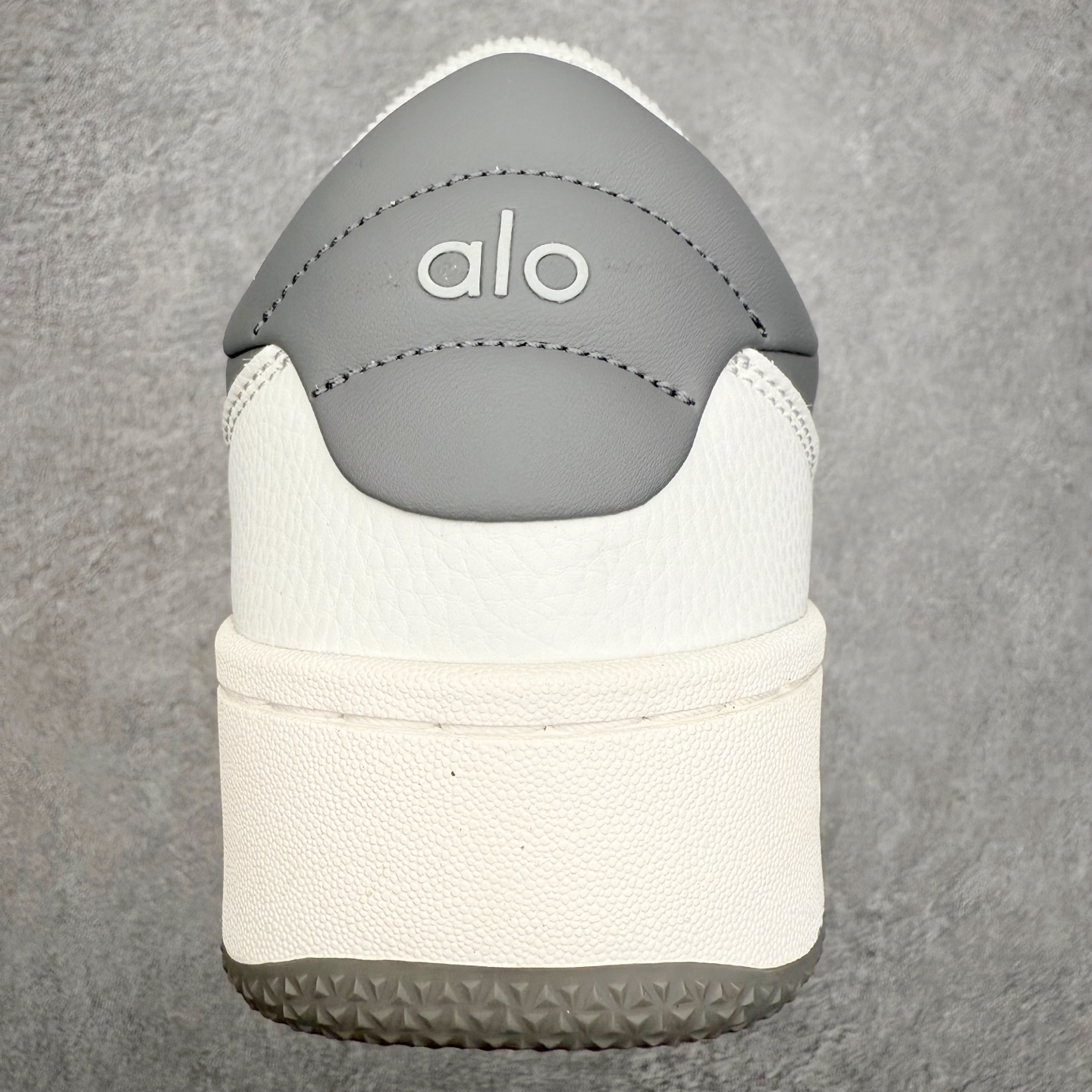 图片[8]-＃福利特价 Alo yoga 易梦玲 Jisoo智秀 等多位明星同款上脚 主打各大平台外贸主推大厂采购原材料多处细节一步到位 生产细节 没得说 一款随意搭配的都好看的鞋子aIo采用增高4cm 主打熊猫色 春夏秋冬四季款 舒适简约板鞋 TPU防滑耐磨鞋底 #alo #alo女孩 #AIo #健身穿搭 #鞋子推荐 #板鞋 尺码：35 36 37 38 39 40 41 42 43 44 45-选品中心