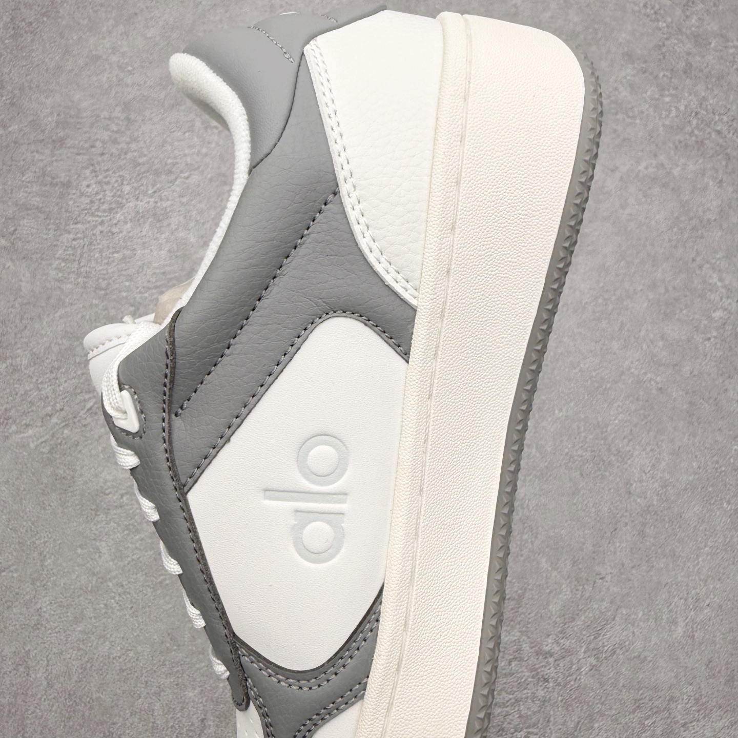 图片[7]-＃福利特价 Alo yoga 易梦玲 Jisoo智秀 等多位明星同款上脚 主打各大平台外贸主推大厂采购原材料多处细节一步到位 生产细节 没得说 一款随意搭配的都好看的鞋子aIo采用增高4cm 主打熊猫色 春夏秋冬四季款 舒适简约板鞋 TPU防滑耐磨鞋底 #alo #alo女孩 #AIo #健身穿搭 #鞋子推荐 #板鞋 尺码：35 36 37 38 39 40 41 42 43 44 45-选品中心