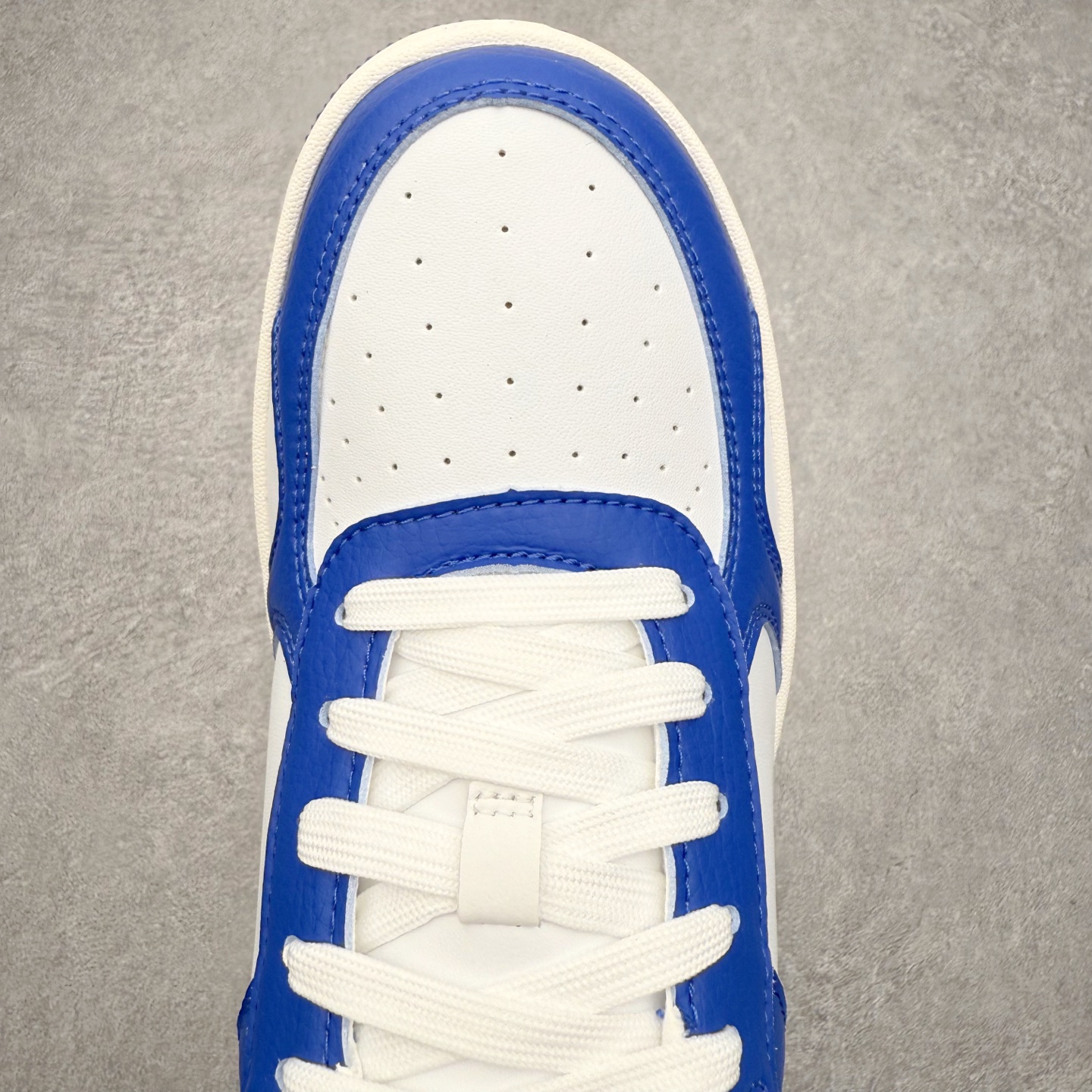 图片[4]-＃福利特价 Alo yoga 易梦玲 Jisoo智秀 等多位明星同款上脚 主打各大平台外贸主推大厂采购原材料多处细节一步到位 生产细节 没得说 一款随意搭配的都好看的鞋子aIo采用增高4cm 主打熊猫色 春夏秋冬四季款 舒适简约板鞋 TPU防滑耐磨鞋底 #alo #alo女孩 #AIo #健身穿搭 #鞋子推荐 #板鞋 尺码：35 36 37 38 39 40 41 42 43 44 45-选品中心