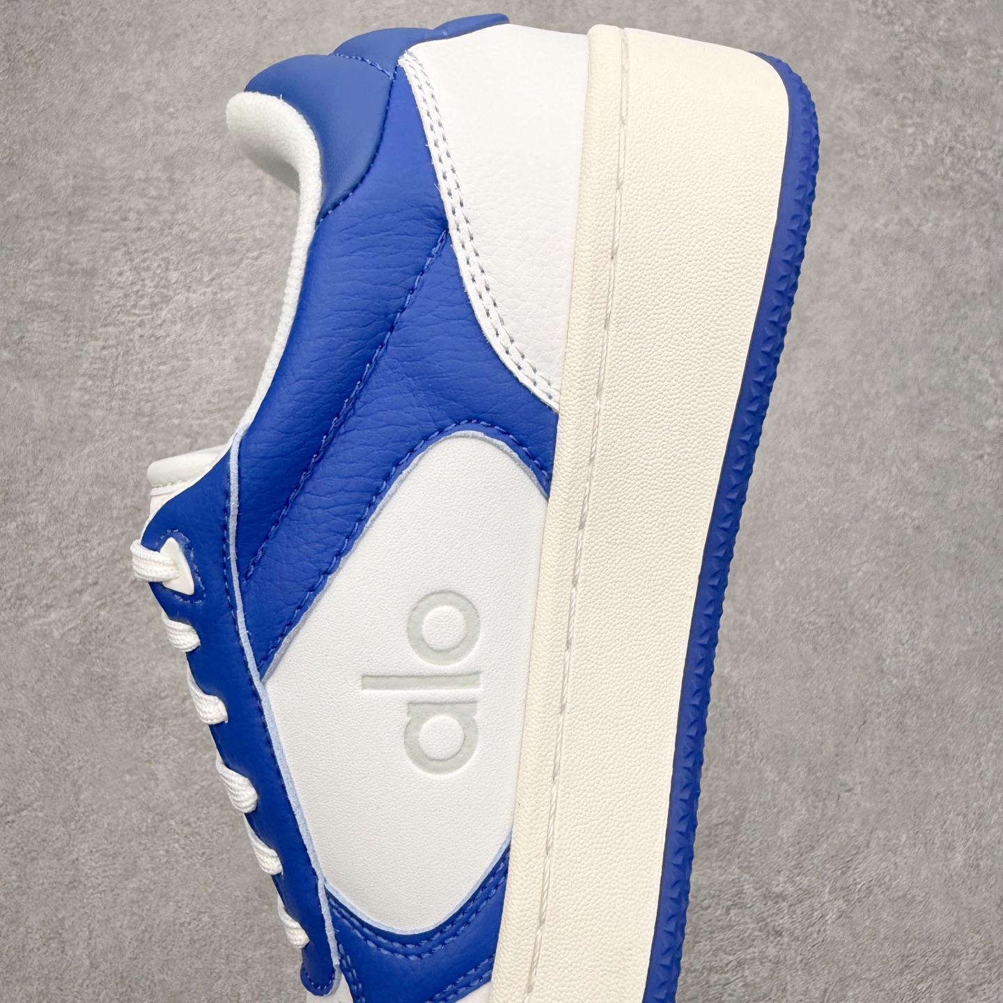 图片[7]-＃福利特价 Alo yoga 易梦玲 Jisoo智秀 等多位明星同款上脚 主打各大平台外贸主推大厂采购原材料多处细节一步到位 生产细节 没得说 一款随意搭配的都好看的鞋子aIo采用增高4cm 主打熊猫色 春夏秋冬四季款 舒适简约板鞋 TPU防滑耐磨鞋底 #alo #alo女孩 #AIo #健身穿搭 #鞋子推荐 #板鞋 尺码：35 36 37 38 39 40 41 42 43 44 45-选品中心