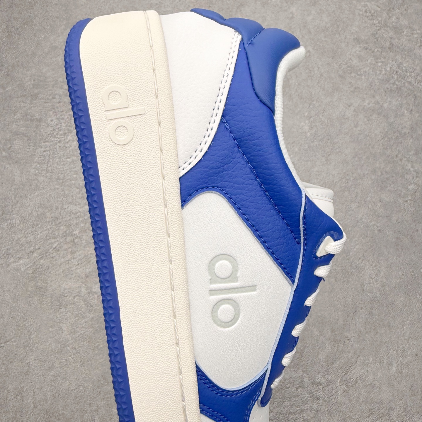 图片[6]-＃福利特价 Alo yoga 易梦玲 Jisoo智秀 等多位明星同款上脚 主打各大平台外贸主推大厂采购原材料多处细节一步到位 生产细节 没得说 一款随意搭配的都好看的鞋子aIo采用增高4cm 主打熊猫色 春夏秋冬四季款 舒适简约板鞋 TPU防滑耐磨鞋底 #alo #alo女孩 #AIo #健身穿搭 #鞋子推荐 #板鞋 尺码：35 36 37 38 39 40 41 42 43 44 45-选品中心