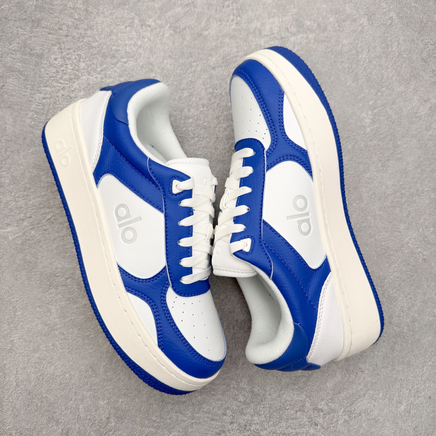 图片[3]-＃福利特价 Alo yoga 易梦玲 Jisoo智秀 等多位明星同款上脚 主打各大平台外贸主推大厂采购原材料多处细节一步到位 生产细节 没得说 一款随意搭配的都好看的鞋子aIo采用增高4cm 主打熊猫色 春夏秋冬四季款 舒适简约板鞋 TPU防滑耐磨鞋底 #alo #alo女孩 #AIo #健身穿搭 #鞋子推荐 #板鞋 尺码：35 36 37 38 39 40 41 42 43 44 45-选品中心