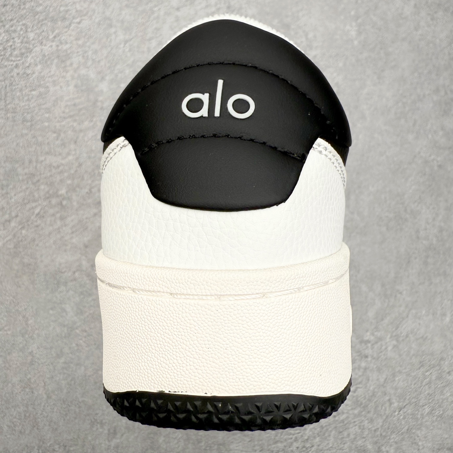 图片[8]-＃福利特价 Alo yoga 易梦玲 Jisoo智秀 等多位明星同款上脚 主打各大平台外贸主推大厂采购原材料多处细节一步到位 生产细节 没得说 一款随意搭配的都好看的鞋子aIo采用增高4cm 主打熊猫色 春夏秋冬四季款 舒适简约板鞋 TPU防滑耐磨鞋底 #alo #alo女孩 #AIo #健身穿搭 #鞋子推荐 #板鞋 尺码：35 36 37 38 39 40 41 42 43 44 45-选品中心