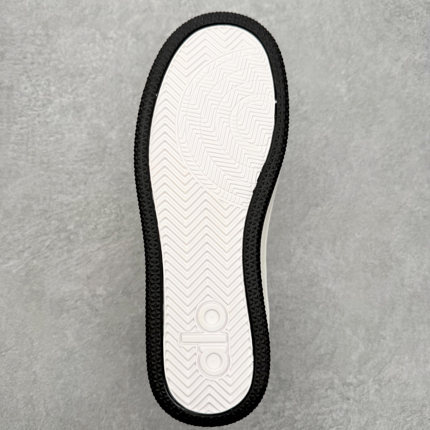 图片[9]-＃福利特价 Alo yoga 易梦玲 Jisoo智秀 等多位明星同款上脚 主打各大平台外贸主推大厂采购原材料多处细节一步到位 生产细节 没得说 一款随意搭配的都好看的鞋子aIo采用增高4cm 主打熊猫色 春夏秋冬四季款 舒适简约板鞋 TPU防滑耐磨鞋底 #alo #alo女孩 #AIo #健身穿搭 #鞋子推荐 #板鞋 尺码：35 36 37 38 39 40 41 42 43 44 45-选品中心