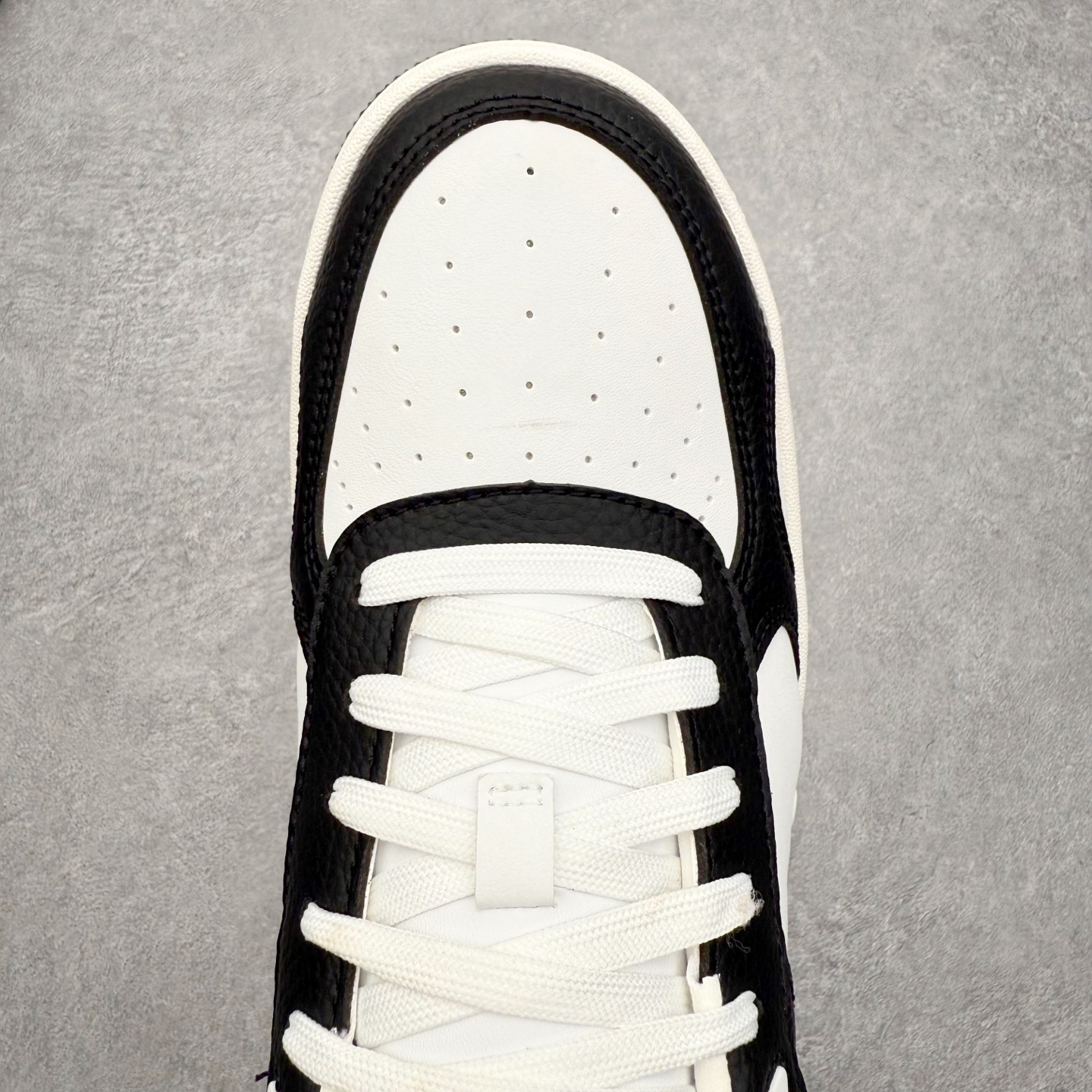 图片[4]-＃福利特价 Alo yoga 易梦玲 Jisoo智秀 等多位明星同款上脚 主打各大平台外贸主推大厂采购原材料多处细节一步到位 生产细节 没得说 一款随意搭配的都好看的鞋子aIo采用增高4cm 主打熊猫色 春夏秋冬四季款 舒适简约板鞋 TPU防滑耐磨鞋底 #alo #alo女孩 #AIo #健身穿搭 #鞋子推荐 #板鞋 尺码：35 36 37 38 39 40 41 42 43 44 45-选品中心