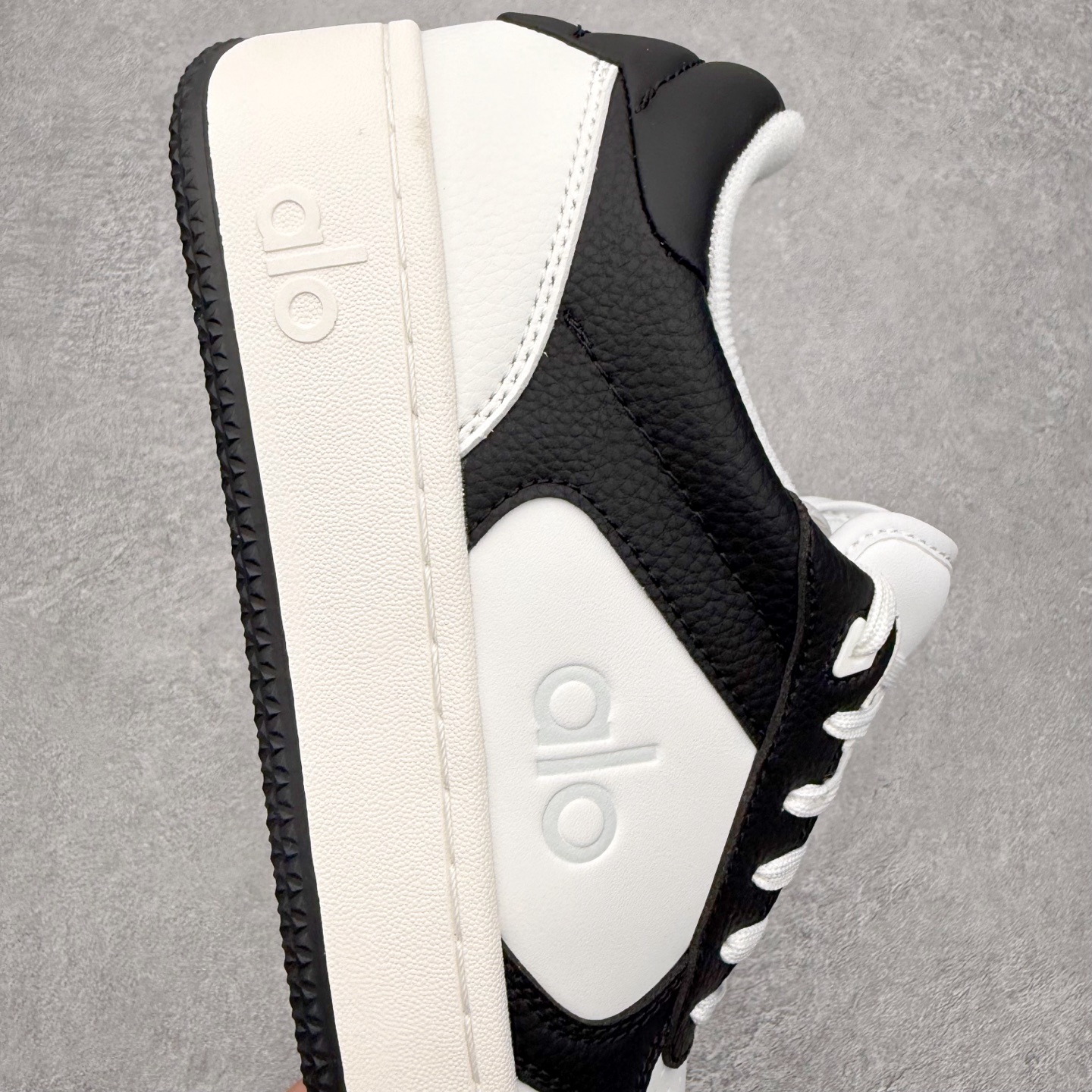 图片[6]-＃福利特价 Alo yoga 易梦玲 Jisoo智秀 等多位明星同款上脚 主打各大平台外贸主推大厂采购原材料多处细节一步到位 生产细节 没得说 一款随意搭配的都好看的鞋子aIo采用增高4cm 主打熊猫色 春夏秋冬四季款 舒适简约板鞋 TPU防滑耐磨鞋底 #alo #alo女孩 #AIo #健身穿搭 #鞋子推荐 #板鞋 尺码：35 36 37 38 39 40 41 42 43 44 45-选品中心