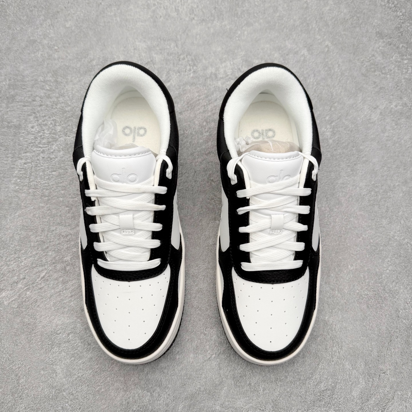 图片[2]-＃福利特价 Alo yoga 易梦玲 Jisoo智秀 等多位明星同款上脚 主打各大平台外贸主推大厂采购原材料多处细节一步到位 生产细节 没得说 一款随意搭配的都好看的鞋子aIo采用增高4cm 主打熊猫色 春夏秋冬四季款 舒适简约板鞋 TPU防滑耐磨鞋底 #alo #alo女孩 #AIo #健身穿搭 #鞋子推荐 #板鞋 尺码：35 36 37 38 39 40 41 42 43 44 45-选品中心