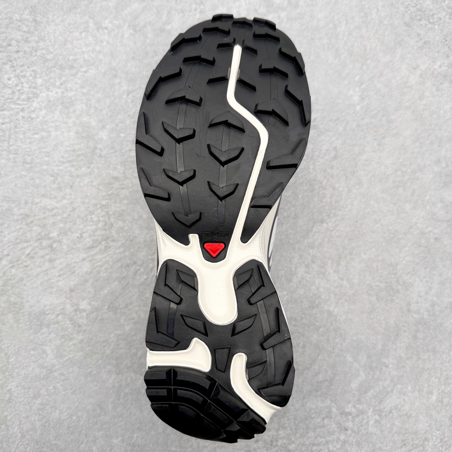 图片[9]-Salomon XT-6 萨洛蒙复古潮流户外机能登山跑鞋 纯原外贸平台特供订单 耗时半年巨作 全套原纸板楦头开发 原厂特供网布配套加持 确保原汁原味 完美呈现版型 原档数据独家私模五层组合大底 男女鞋同步官方开发至46.5 原装Ortholite轻量化鞋垫 中底布带钢印编号 原厂TPU锁扣 进口港宝加持 后跟自然饱满 还原公司包裹性 鞋面以“锯齿”状的包裹系统呈现 在基色底之下加入了各种色点缀 将公司的最新技术和时尚前卫的造型融入耐用的长跑款式中 鞋面由 TPU 薄膜制成 并焊接在高耐磨网眼上 使其既时尚又坚固 由 ACS底盘支撑 可增强稳定性和支撑力 以及由橡胶凸耳 Contragrip外底覆盖的 EVA 缓冲中底 旨在应对崎岖的地形 鞋舌上的彩色Salomon 标签、Quicklace 系统以及鞋头、鞋舌和鞋跟上的附加品牌使细节更加完美 让穿着者可以轻松驾驭户外与通勤下的任何运动生活场景 无缝鞋身户外随意纵横 颜值与脚感兼备 出街通勤 绝对非常吸睛 你值得拥有 尺码：36 36.5 37.5 38 38.5 39 40 40.5 41 42 42.5 43 44 44.5 45 注意：偏小1码-选品中心