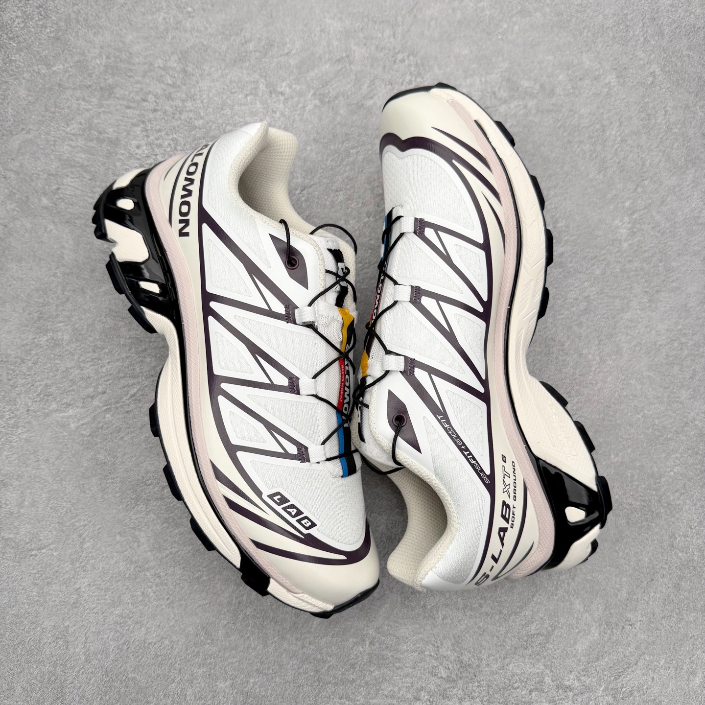 图片[3]-Salomon XT-6 萨洛蒙复古潮流户外机能登山跑鞋 纯原外贸平台特供订单 耗时半年巨作 全套原纸板楦头开发 原厂特供网布配套加持 确保原汁原味 完美呈现版型 原档数据独家私模五层组合大底 男女鞋同步官方开发至46.5 原装Ortholite轻量化鞋垫 中底布带钢印编号 原厂TPU锁扣 进口港宝加持 后跟自然饱满 还原公司包裹性 鞋面以“锯齿”状的包裹系统呈现 在基色底之下加入了各种色点缀 将公司的最新技术和时尚前卫的造型融入耐用的长跑款式中 鞋面由 TPU 薄膜制成 并焊接在高耐磨网眼上 使其既时尚又坚固 由 ACS底盘支撑 可增强稳定性和支撑力 以及由橡胶凸耳 Contragrip外底覆盖的 EVA 缓冲中底 旨在应对崎岖的地形 鞋舌上的彩色Salomon 标签、Quicklace 系统以及鞋头、鞋舌和鞋跟上的附加品牌使细节更加完美 让穿着者可以轻松驾驭户外与通勤下的任何运动生活场景 无缝鞋身户外随意纵横 颜值与脚感兼备 出街通勤 绝对非常吸睛 你值得拥有 尺码：36 36.5 37.5 38 38.5 39 40 40.5 41 42 42.5 43 44 44.5 45 注意：偏小1码-选品中心