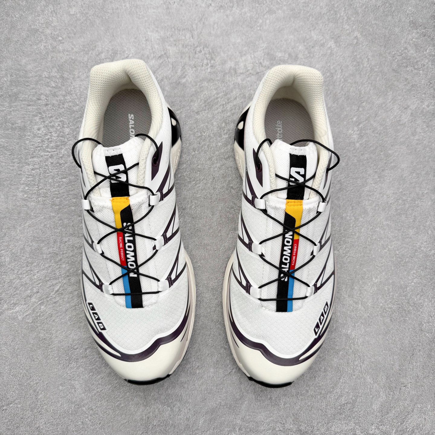 图片[2]-Salomon XT-6 萨洛蒙复古潮流户外机能登山跑鞋 纯原外贸平台特供订单 耗时半年巨作 全套原纸板楦头开发 原厂特供网布配套加持 确保原汁原味 完美呈现版型 原档数据独家私模五层组合大底 男女鞋同步官方开发至46.5 原装Ortholite轻量化鞋垫 中底布带钢印编号 原厂TPU锁扣 进口港宝加持 后跟自然饱满 还原公司包裹性 鞋面以“锯齿”状的包裹系统呈现 在基色底之下加入了各种色点缀 将公司的最新技术和时尚前卫的造型融入耐用的长跑款式中 鞋面由 TPU 薄膜制成 并焊接在高耐磨网眼上 使其既时尚又坚固 由 ACS底盘支撑 可增强稳定性和支撑力 以及由橡胶凸耳 Contragrip外底覆盖的 EVA 缓冲中底 旨在应对崎岖的地形 鞋舌上的彩色Salomon 标签、Quicklace 系统以及鞋头、鞋舌和鞋跟上的附加品牌使细节更加完美 让穿着者可以轻松驾驭户外与通勤下的任何运动生活场景 无缝鞋身户外随意纵横 颜值与脚感兼备 出街通勤 绝对非常吸睛 你值得拥有 尺码：36 36.5 37.5 38 38.5 39 40 40.5 41 42 42.5 43 44 44.5 45 注意：偏小1码-选品中心