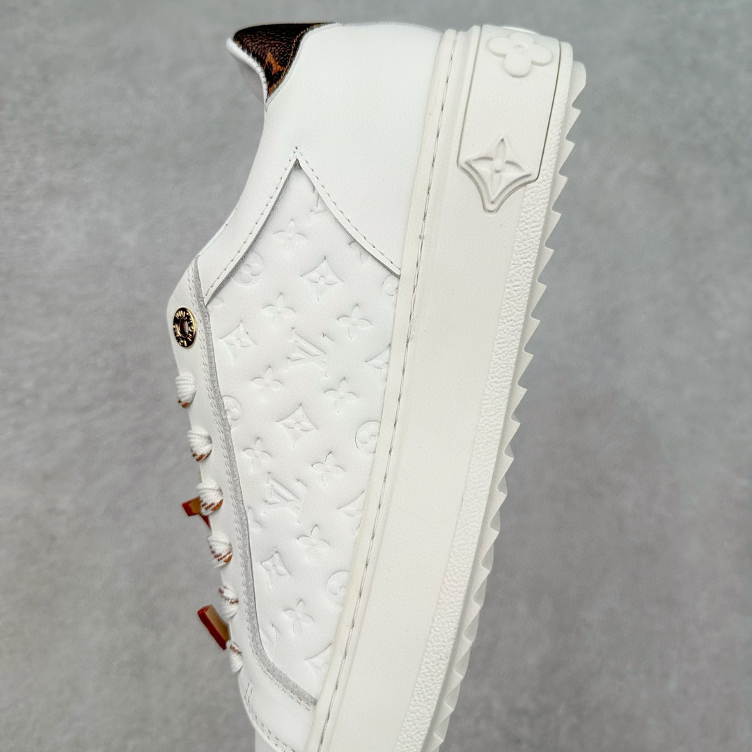 图片[7]-＃FS Louis Vuitton 路易威登 lv Time Out 低帮时尚运动板鞋 为舒软小牛皮革压印金属质感 Monogram 图案 再令 Louis 和vuitton 装饰点缀鞋带 与卢勒克斯金属线共同 释放莹泽光芒 搭配后部 Monogram帆布饰边和加厚胎面橡胶外底 鞋面胎牛皮和进口PVC制裁而成 高密度进口电脑车线工艺、经典LOGO跟PVC完美结合 原版大底开模 内里采用进口羊皮 超软皮内里+鞋垫 最新LV/路易威登 杨幂 关晓彤 官方等多明星网红同款 快手抖音等多平台热推 尺码：35 36 37 38 39 40 41 42 43 44-选品中心