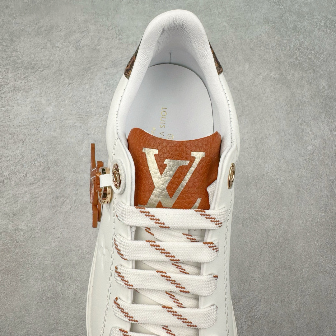 图片[5]-＃FS Louis Vuitton 路易威登 lv Time Out 低帮时尚运动板鞋 为舒软小牛皮革压印金属质感 Monogram 图案 再令 Louis 和vuitton 装饰点缀鞋带 与卢勒克斯金属线共同 释放莹泽光芒 搭配后部 Monogram帆布饰边和加厚胎面橡胶外底 鞋面胎牛皮和进口PVC制裁而成 高密度进口电脑车线工艺、经典LOGO跟PVC完美结合 原版大底开模 内里采用进口羊皮 超软皮内里+鞋垫 最新LV/路易威登 杨幂 关晓彤 官方等多明星网红同款 快手抖音等多平台热推 尺码：35 36 37 38 39 40 41 42 43 44-选品中心