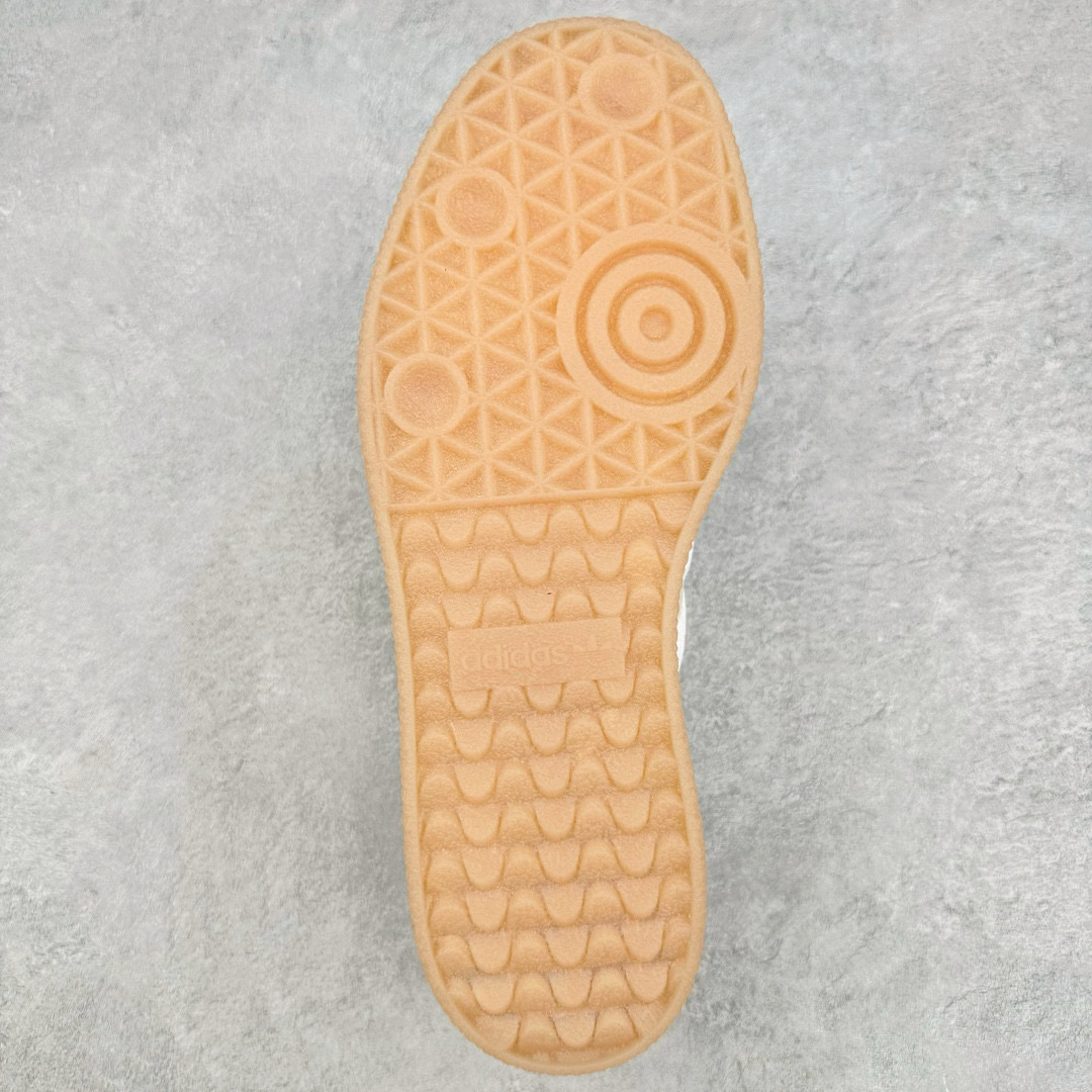 图片[9]-＃福利特价 AD Samba XLG 桑巴舞加大厚底版系列德训风百搭松糕休闲运动板鞋生胶底 自Originals Samba成功借势Blokecore风潮一跃成为街头巷尾的焦点鞋款后,不论是围绕Samba本身打造的各式「变种版本」,还是以Samba为蓝本打造联名鞋款,都成为了时尚潮流人士日常穿搭首选。Samba XLG是adidas Originals不断扩展XLG系列的一部分,旨在与年轻文化相契合,迎合那些希望通过个性时尚表达自我而不愿牺牲舒适度的年轻群体。街头时尚领域的Gen Z特别偏爱宽松的穿着风格。Samba XLG针对这一点做了创新。它在延续Samba OG经典设计的基础上,迎合年轻群体的穿着习惯,重塑为宽大的鞋身比例轮廓以及加厚中底,让消费者轻松展示自己独特的风格。全新的Samba XLG系列不仅迎合了当下年轻群体的穿搭习惯,加宽了鞋身比例以及将中底进一步增厚,在视觉比例上更加饱满,同时还保留了经典Samba的细节,这样一来,鞋迷朋友在穿搭上不仅能更加个性化,而且还能延续一定的复古感受。尺码：36 36⅔ 37⅓ 38 38⅔ 39⅓ 40 40⅔ 41⅓ 42 42⅔ 43⅓ 44 45-选品中心