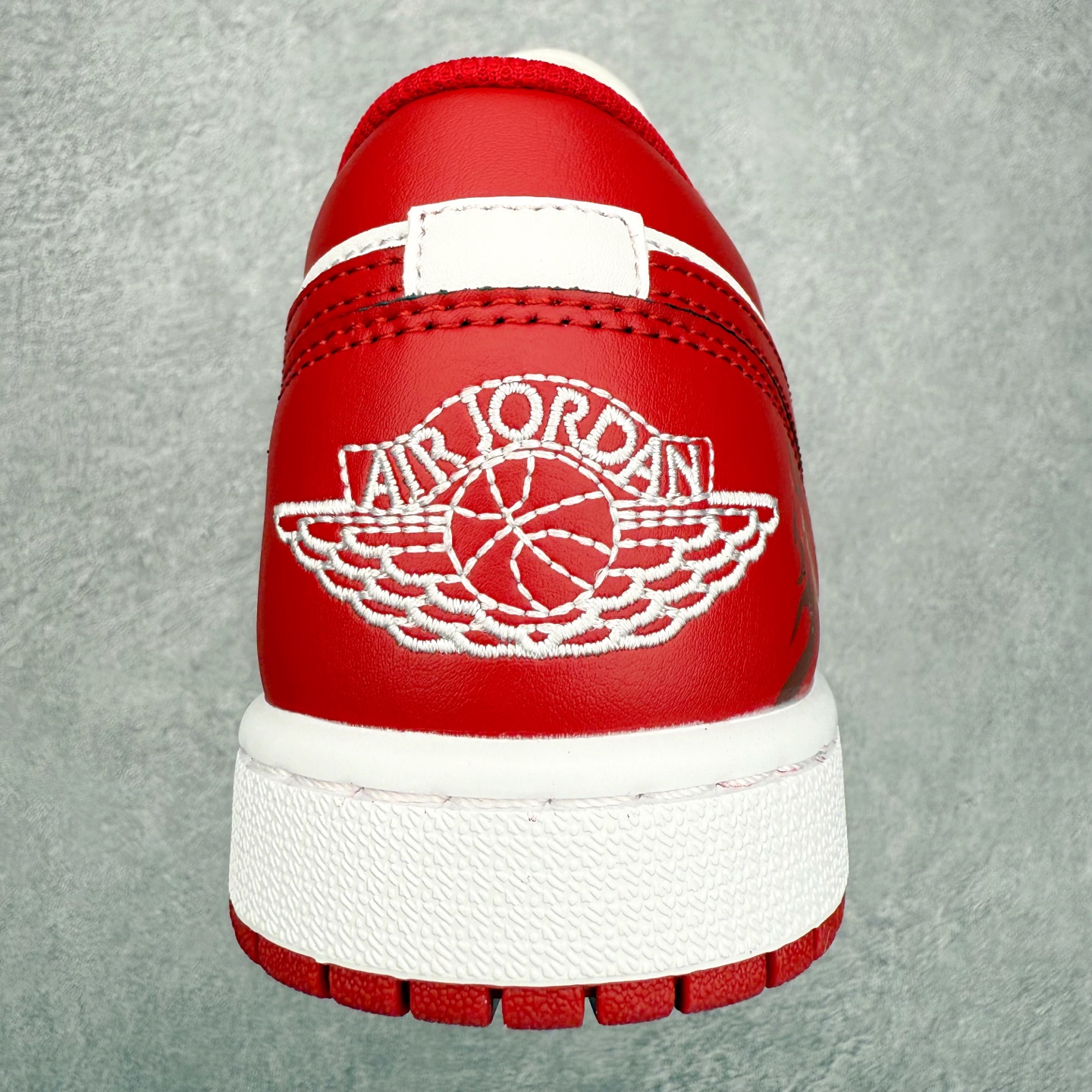 图片[8]-＃K版 Air Jordan AJ1 Low 低帮 553558-166 全新流水线出品 DT版本唯一平替选择 市场第二梯队最强版 全部原鞋开发 原楦原纸板开发 全鞋电脑针车 原厂内置全掌气垫 原盒内在原标 唯一Zp原版鞋带绑法 免检产品 全新2022版型 全头层皮料 完美零毛边处理 原厂配置全掌气垫 价格定位良心 几十个配色陆续出货 实拍调校N版已经零色差零失真 百分百还原实物色彩所见即所得 不存在货不对板色差等低级问题 选购参考实物拍摄 不混卖不参货 只用心做好货严格选品 承诺混一赔十 尺码：36 36.5 37.5 38 38.5 39 40 40.5 41 42 42.5 43 44 44.5 45-选品中心