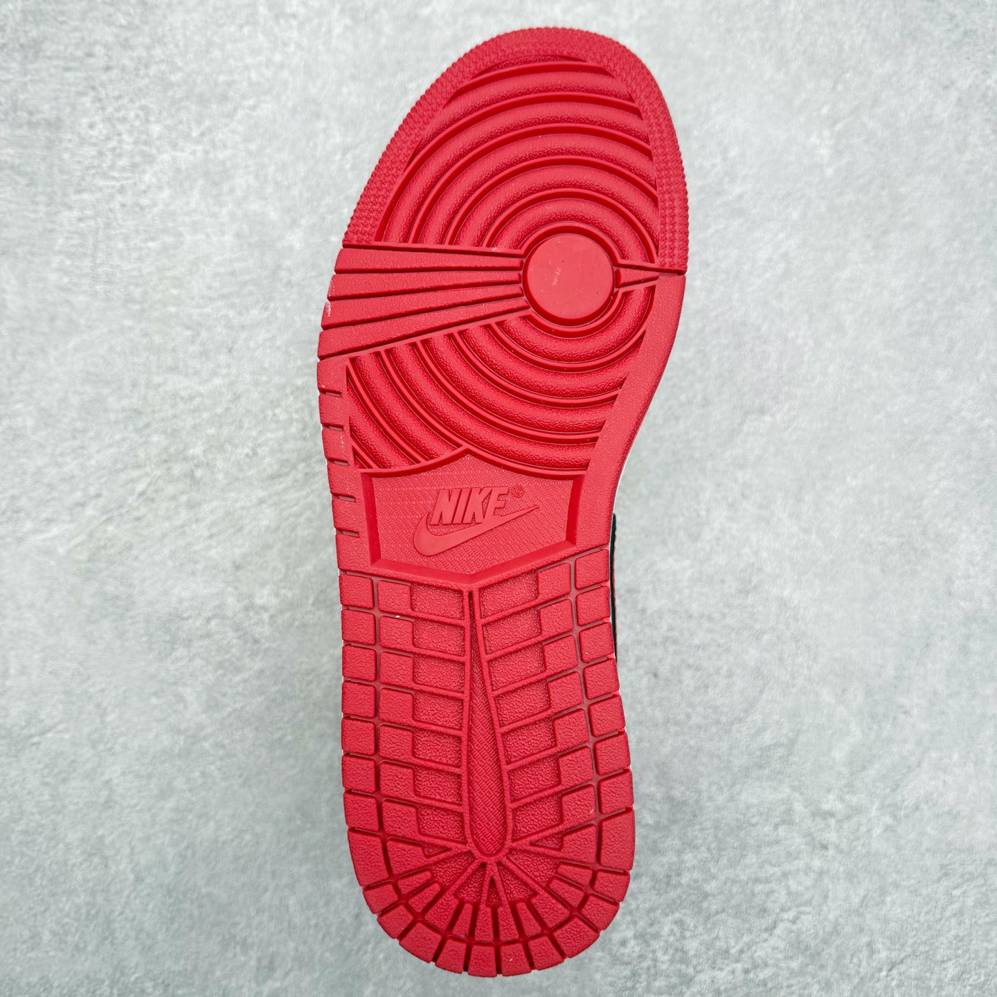 图片[9]-＃K版 Air Jordan AJ1 Low 低帮 553558-166 全新流水线出品 DT版本唯一平替选择 市场第二梯队最强版 全部原鞋开发 原楦原纸板开发 全鞋电脑针车 原厂内置全掌气垫 原盒内在原标 唯一Zp原版鞋带绑法 免检产品 全新2022版型 全头层皮料 完美零毛边处理 原厂配置全掌气垫 价格定位良心 几十个配色陆续出货 实拍调校N版已经零色差零失真 百分百还原实物色彩所见即所得 不存在货不对板色差等低级问题 选购参考实物拍摄 不混卖不参货 只用心做好货严格选品 承诺混一赔十 尺码：36 36.5 37.5 38 38.5 39 40 40.5 41 42 42.5 43 44 44.5 45-选品中心