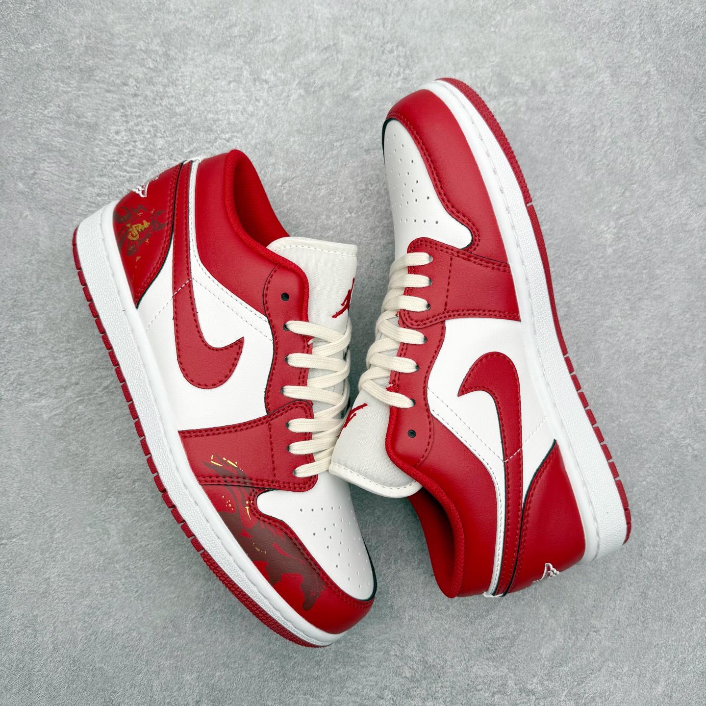 图片[3]-＃K版 Air Jordan AJ1 Low 低帮 553558-166 全新流水线出品 DT版本唯一平替选择 市场第二梯队最强版 全部原鞋开发 原楦原纸板开发 全鞋电脑针车 原厂内置全掌气垫 原盒内在原标 唯一Zp原版鞋带绑法 免检产品 全新2022版型 全头层皮料 完美零毛边处理 原厂配置全掌气垫 价格定位良心 几十个配色陆续出货 实拍调校N版已经零色差零失真 百分百还原实物色彩所见即所得 不存在货不对板色差等低级问题 选购参考实物拍摄 不混卖不参货 只用心做好货严格选品 承诺混一赔十 尺码：36 36.5 37.5 38 38.5 39 40 40.5 41 42 42.5 43 44 44.5 45-选品中心