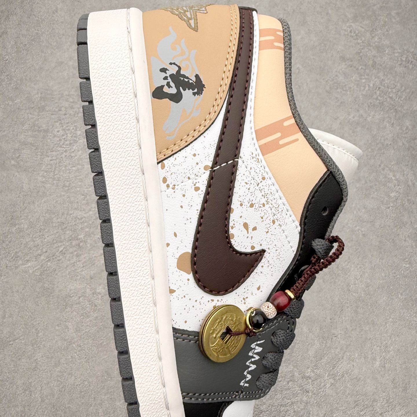 图片[6]-＃K版 Air Jordan AJ1 Low 低帮 553558-152 全新流水线出品 DT版本唯一平替选择 市场第二梯队最强版 全部原鞋开发 原楦原纸板开发 全鞋电脑针车 原厂内置全掌气垫 原盒内在原标 唯一Zp原版鞋带绑法 免检产品 全新2022版型 全头层皮料 完美零毛边处理 原厂配置全掌气垫 价格定位良心 几十个配色陆续出货 实拍调校N版已经零色差零失真 百分百还原实物色彩所见即所得 不存在货不对板色差等低级问题 选购参考实物拍摄 不混卖不参货 只用心做好货严格选品 承诺混一赔十 尺码：36 36.5 37.5 38 38.5 39 40 40.5 41 42 42.5 43 44 44.5 45-选品中心