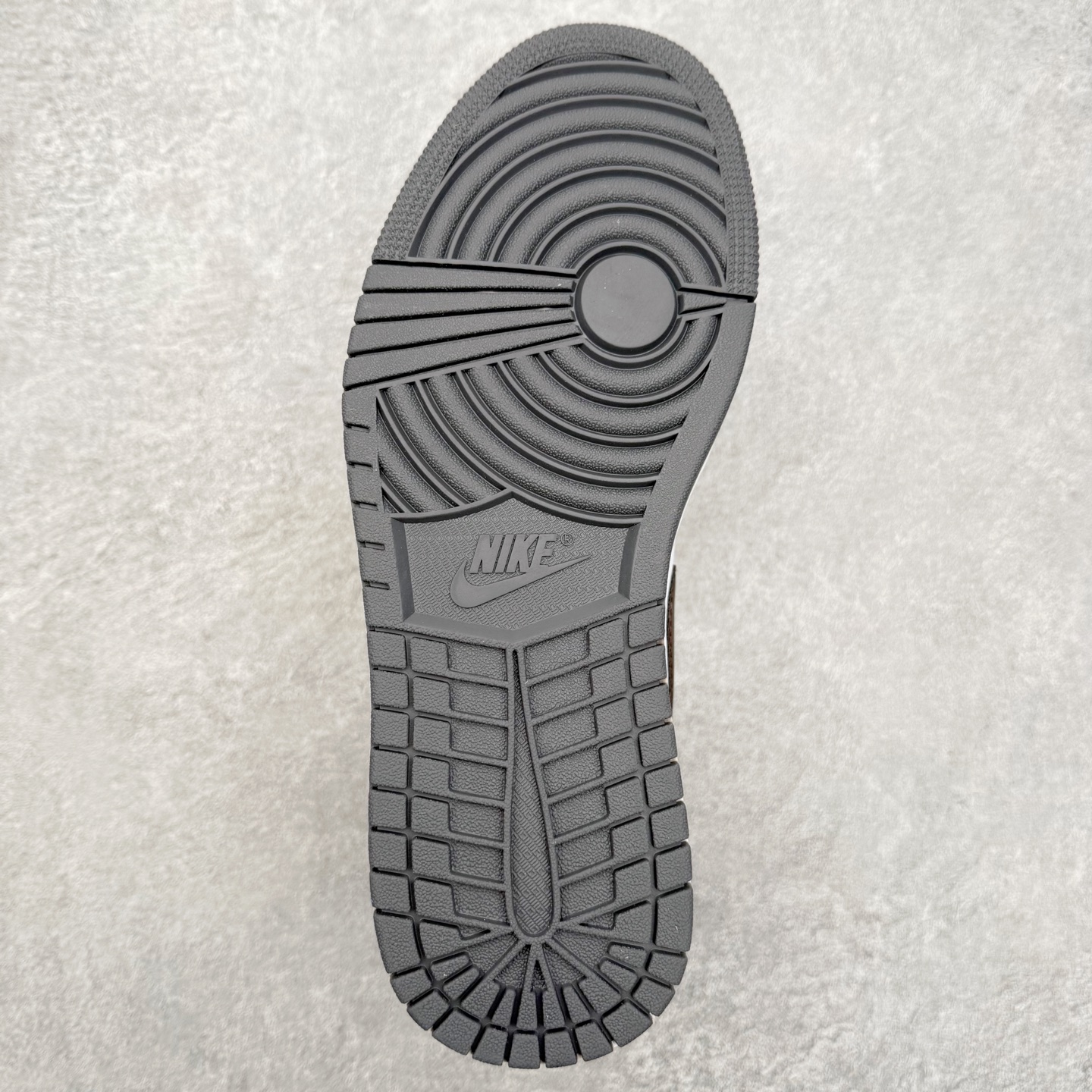 图片[9]-＃K版 Air Jordan AJ1 Low 低帮 553558-152 全新流水线出品 DT版本唯一平替选择 市场第二梯队最强版 全部原鞋开发 原楦原纸板开发 全鞋电脑针车 原厂内置全掌气垫 原盒内在原标 唯一Zp原版鞋带绑法 免检产品 全新2022版型 全头层皮料 完美零毛边处理 原厂配置全掌气垫 价格定位良心 几十个配色陆续出货 实拍调校N版已经零色差零失真 百分百还原实物色彩所见即所得 不存在货不对板色差等低级问题 选购参考实物拍摄 不混卖不参货 只用心做好货严格选品 承诺混一赔十 尺码：36 36.5 37.5 38 38.5 39 40 40.5 41 42 42.5 43 44 44.5 45-选品中心