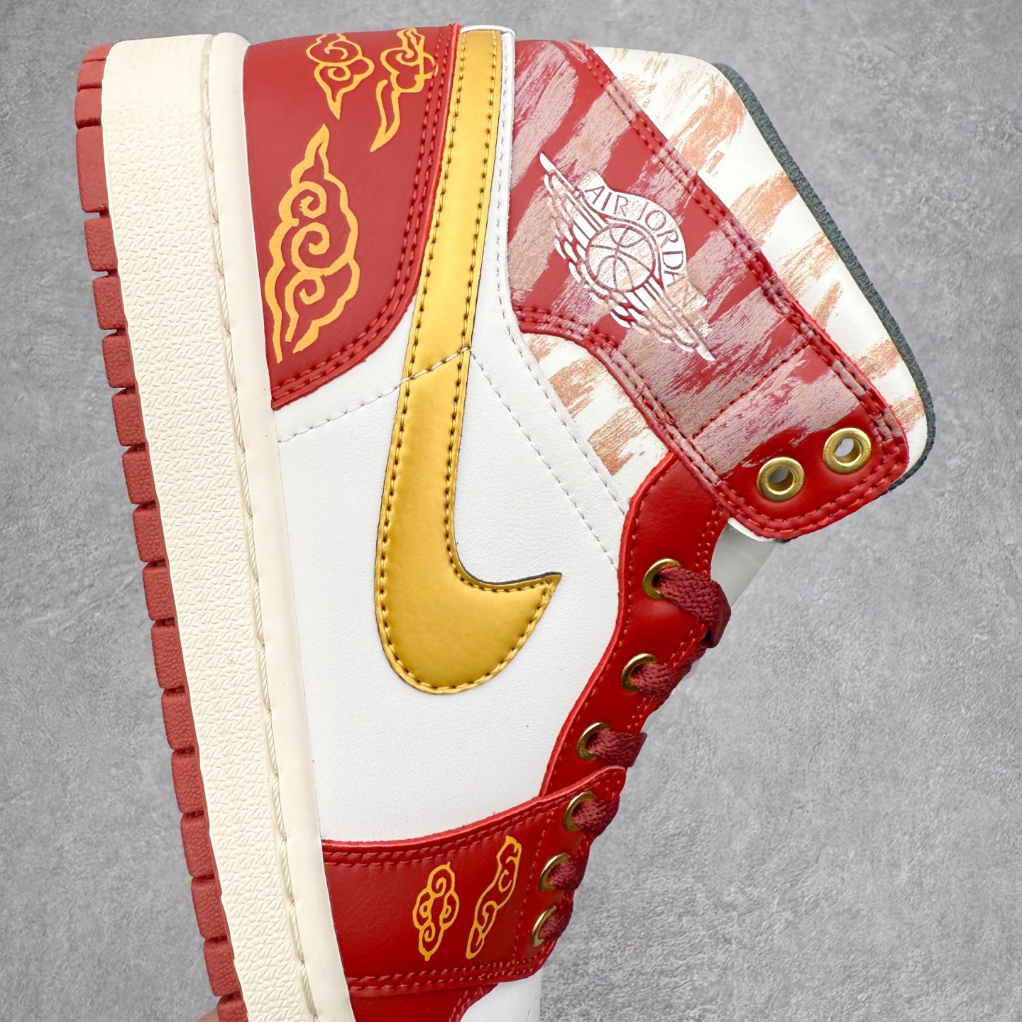 图片[6]-＃K版 Air Jordan AJ1 Mid 中帮 DQ8426-105 原厂内置全掌气垫 A模大底 头层小牛皮 鞋舌AJ原厂专用牛津布+AJ专用反口珍珠布+原厂无杂质高弹内里海棉 特殊封边弹力鞋带 全网唯一头层牛皮 原鞋开模 拒绝公底 购置公司同步原材料 原汁原味 忠于原版‼️尺码：36 36.5 37.5 38 38.5 39 40 40.5 41 42 42.5 43 44 44.5 45 46 47.5-选品中心