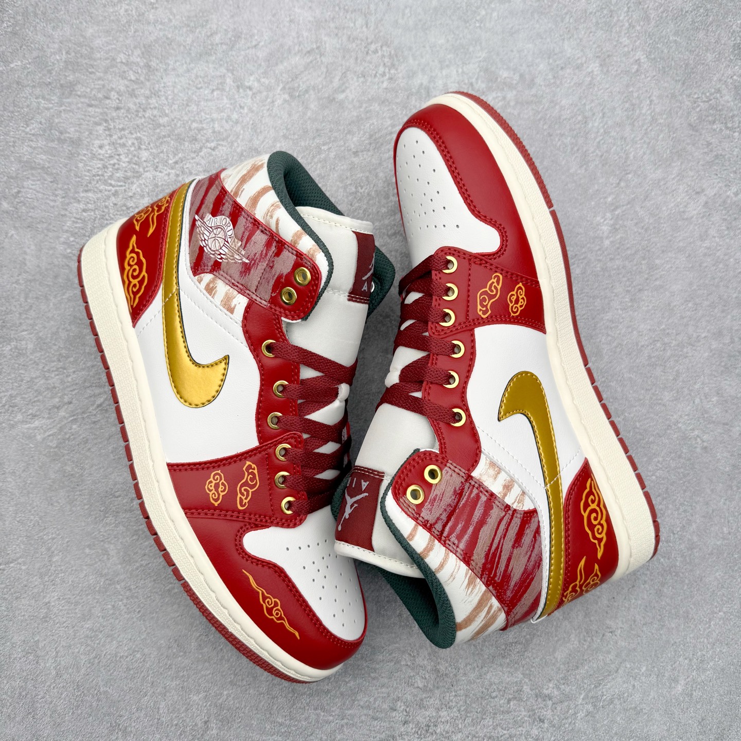 图片[3]-＃K版 Air Jordan AJ1 Mid 中帮 DQ8426-105 原厂内置全掌气垫 A模大底 头层小牛皮 鞋舌AJ原厂专用牛津布+AJ专用反口珍珠布+原厂无杂质高弹内里海棉 特殊封边弹力鞋带 全网唯一头层牛皮 原鞋开模 拒绝公底 购置公司同步原材料 原汁原味 忠于原版‼️尺码：36 36.5 37.5 38 38.5 39 40 40.5 41 42 42.5 43 44 44.5 45 46 47.5-选品中心