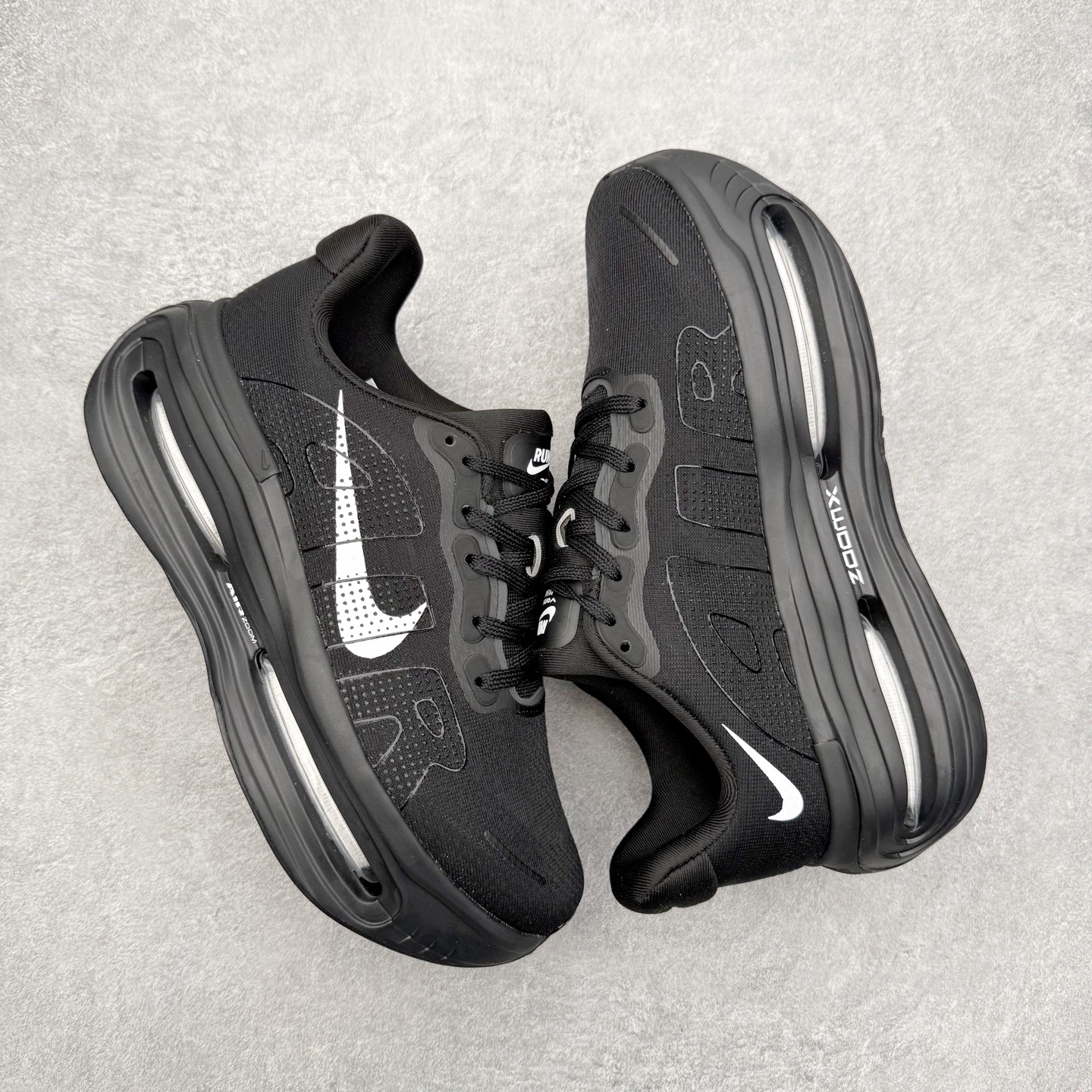 图片[3]-NK Zoom Pegasus Premium 飞马全掌气垫跑步运动鞋 气垫的究极进化 NIKE 2025S 新王炸 • 在特有Air科技加持下，耐克带来全新Pegasus Premium。这款跑鞋在传承耐克飞马（Pegasus）系列标志性的缓震功能的同时，将首次搭载耐克的塑型可视化Air Zoom气垫单元。• 塑型Air Zoom气垫单元贴合脚部的自然轮廓，帮助跑者在从后跟到脚趾的过渡中能够有效传递力量，带来一种前所未有的轻盈、顺畅回馈体验。中底采用ZoomX泡绵，后跟则使用ReactX泡绵，为跑者提供稳定流畅的推进感。• 塑型可视化Air Zoom气垫单元和精心配置的泡绵组合，让Pegasus Premium成为耐克飞马系列中颇具能量回馈的鞋款。• 全新Pegasus Premium不仅展示了耐克势头强劲的创新周期，证明了其特有的Air科技的强大实力，更体现了耐克倾听和服务运动员的能力。尺码：36 36.5 37.5 38 38.5 39 40 40.5 41 42 42.5 43 44 44.5 45-选品中心